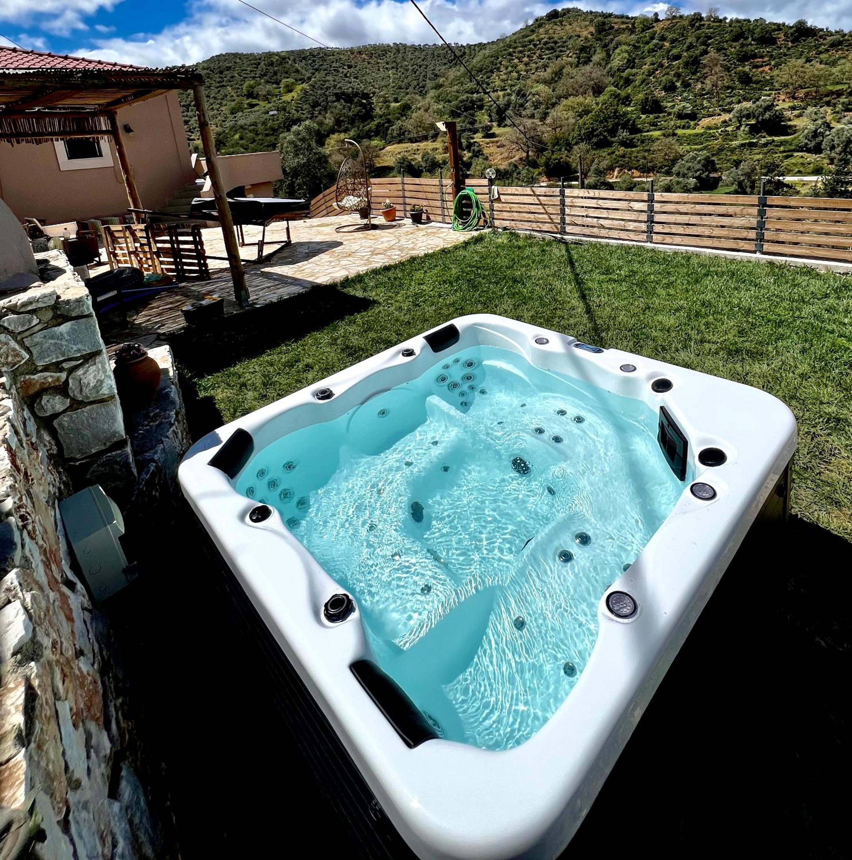 Villa with Private Pool - Photo 32
