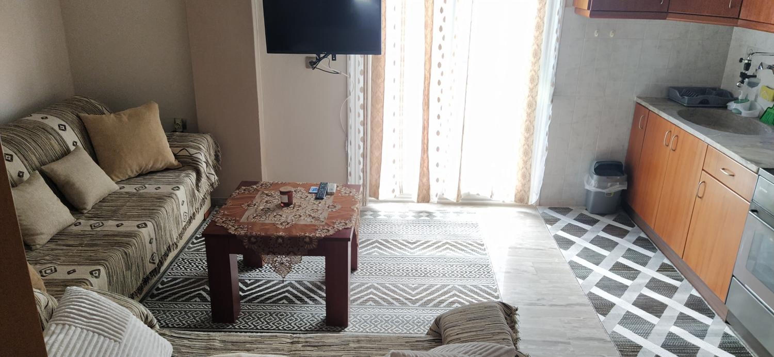 One-Bedroom Apartment photo 1