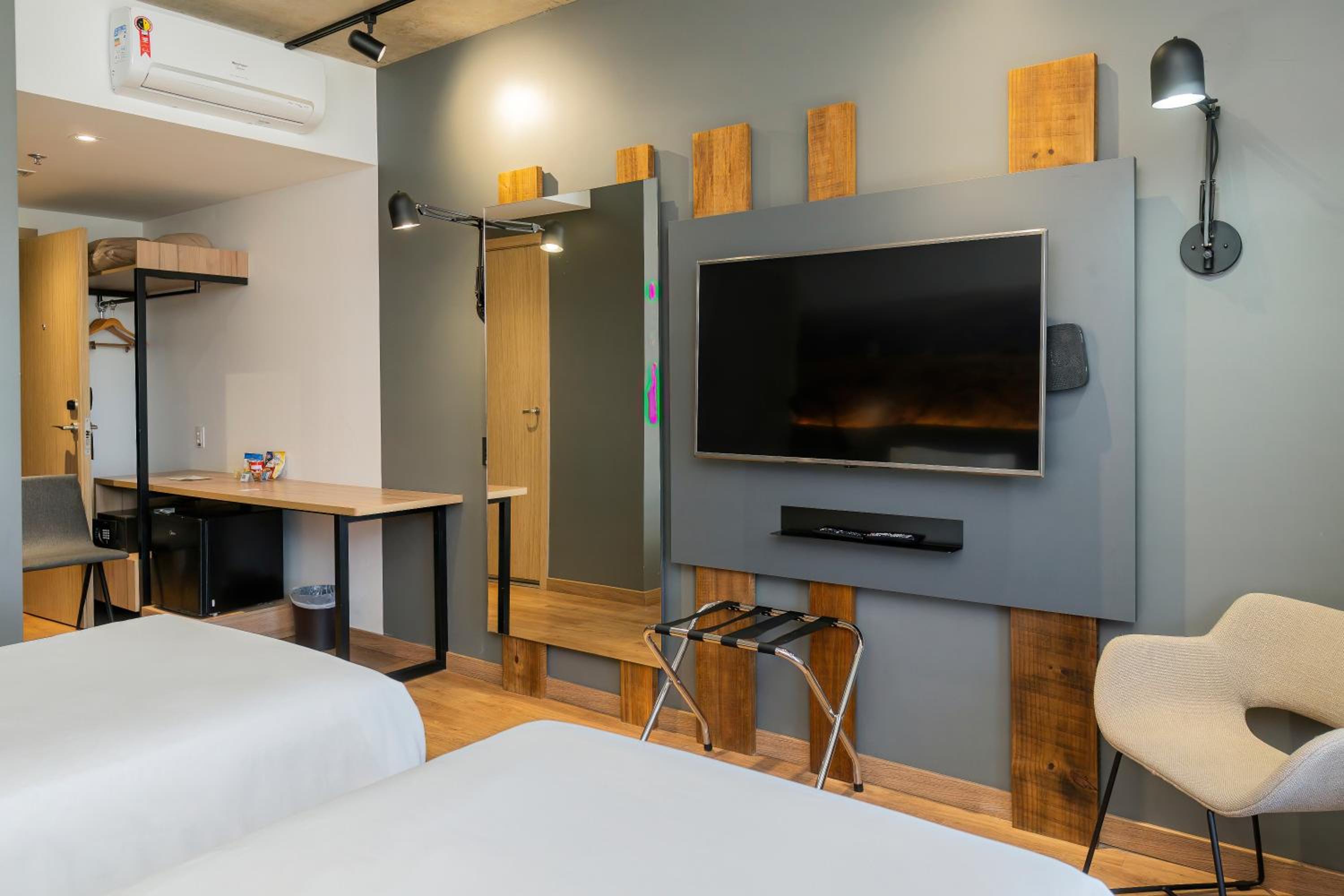 Standard Twin Room - Photo 4