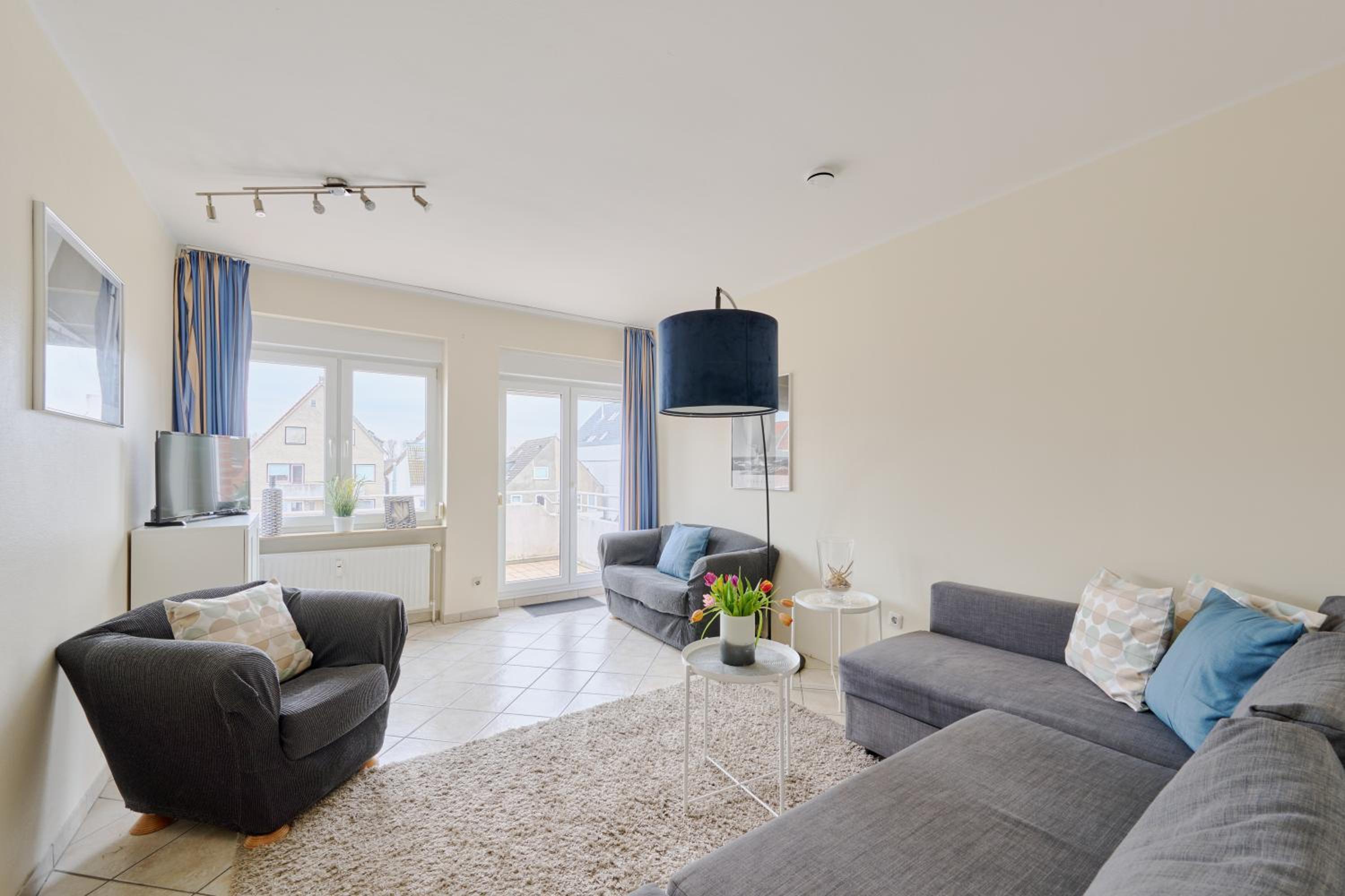 Apartment with Balcony photo 1
