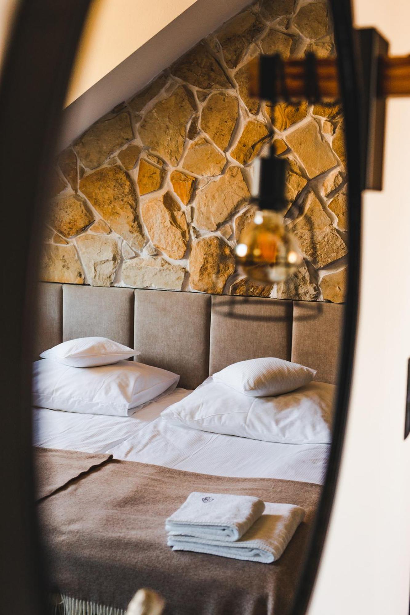 Large Double or Twin Room - Photo 3