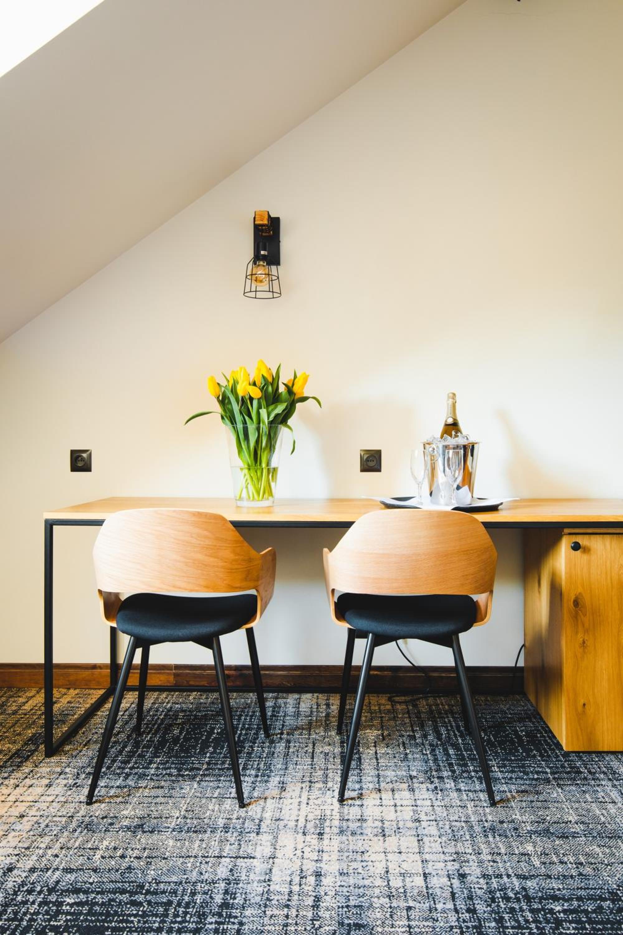 Large Double or Twin Room - Photo 9