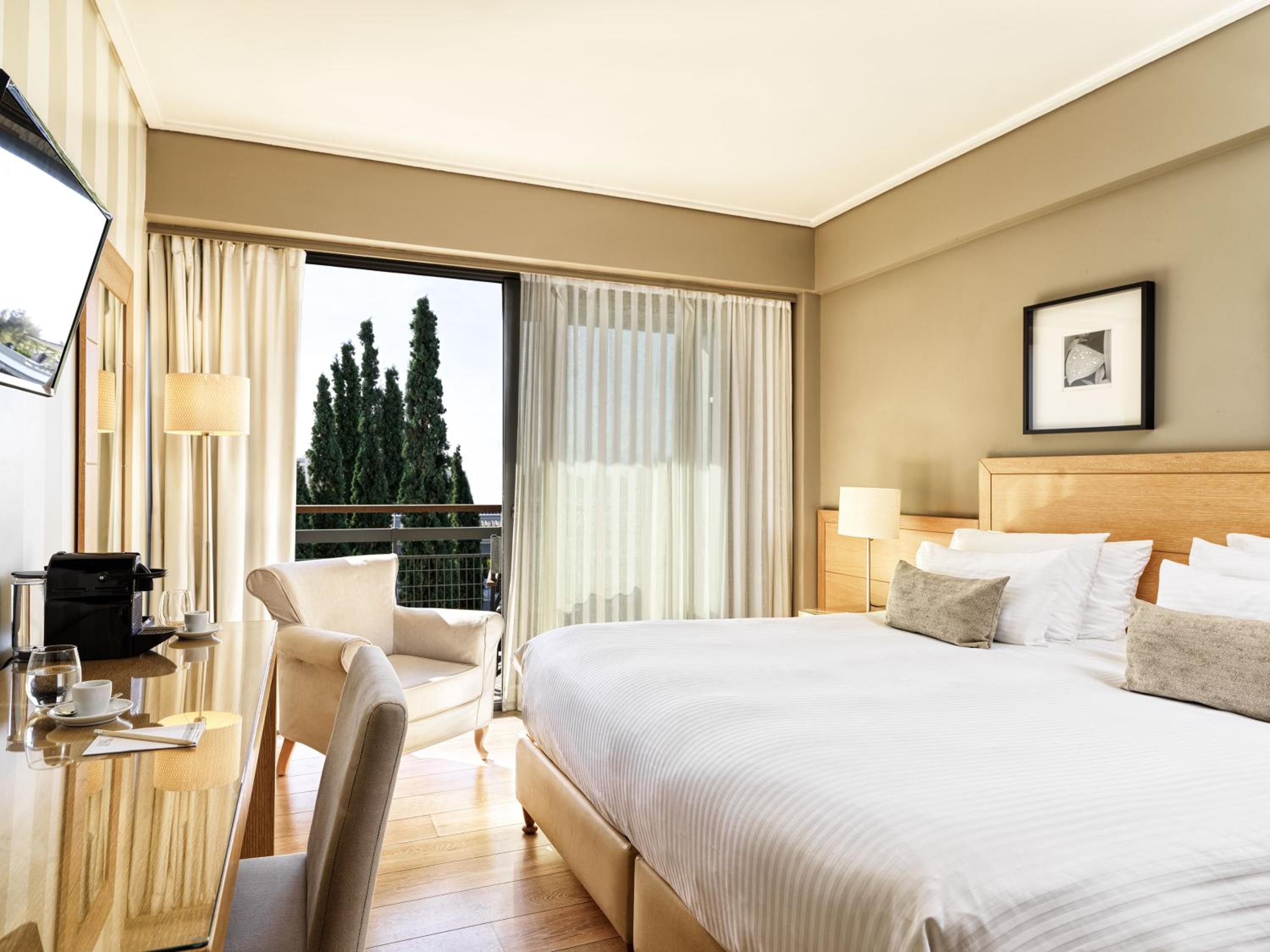 Premium Double or Twin Room thumbnail 5