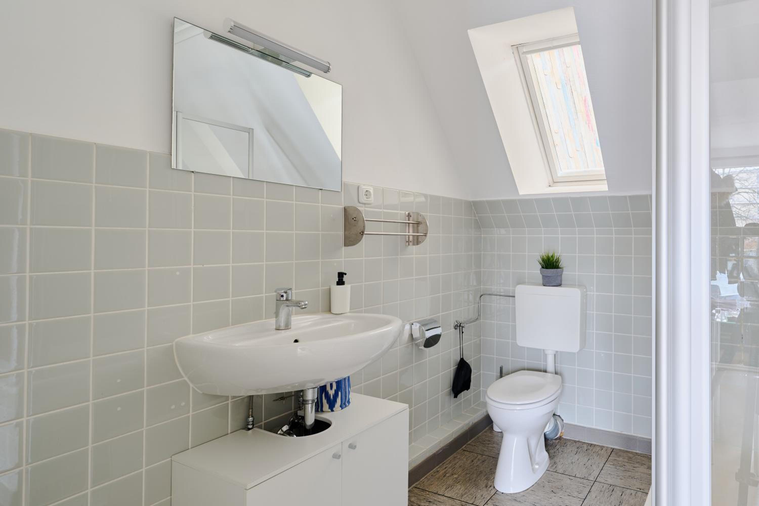 One-Bedroom Apartment - Photo 12