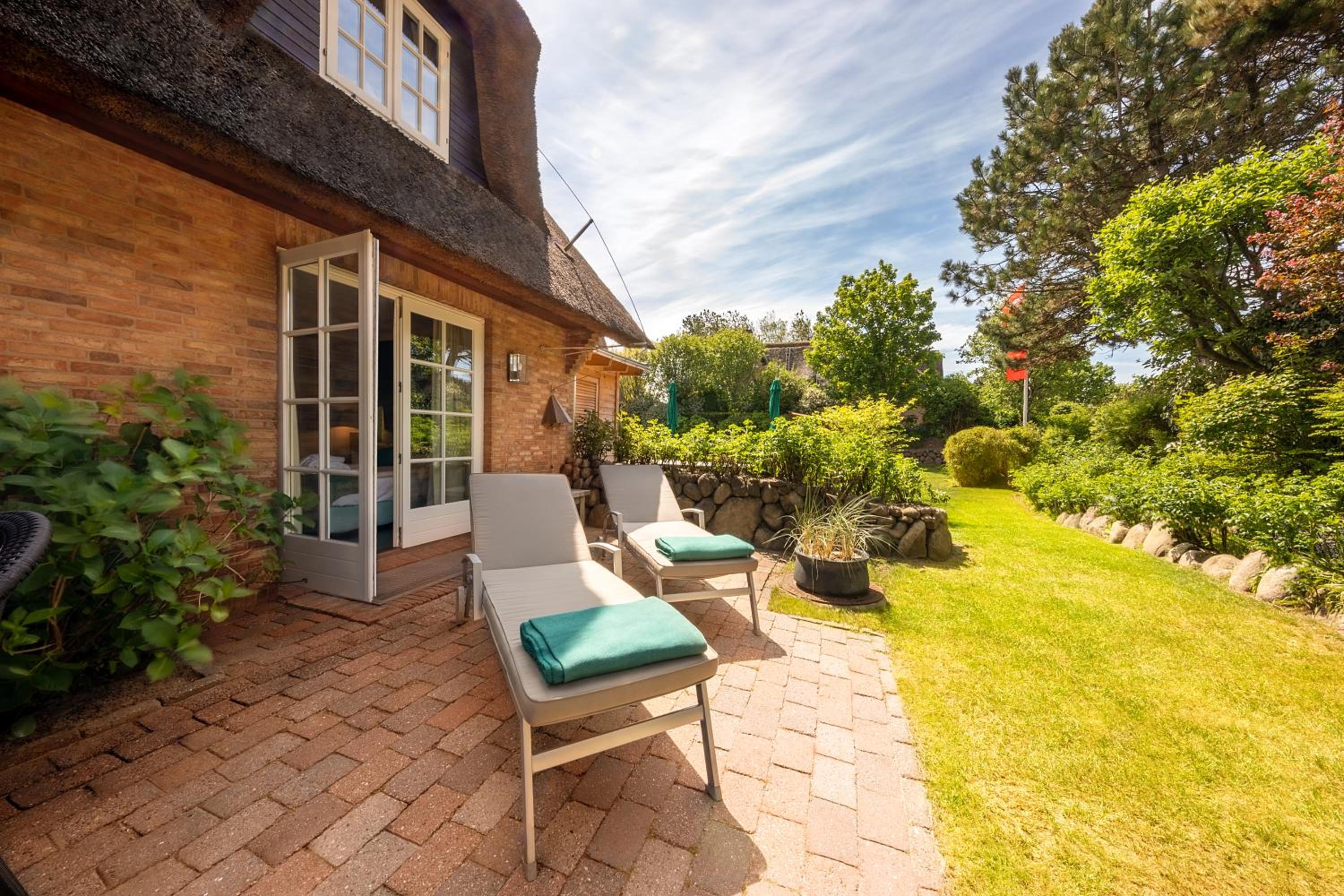 King Suite - Non-Smoking