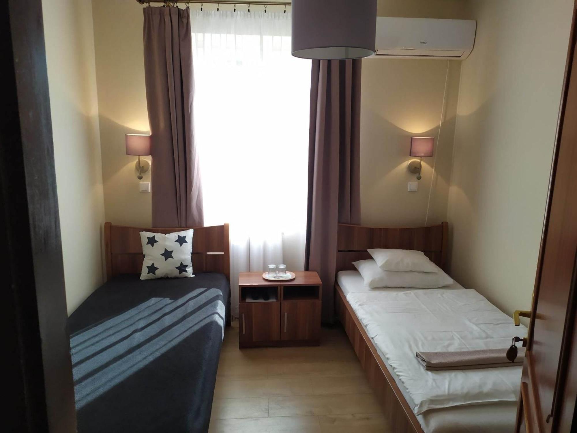 Standard Twin Room - Photo 1