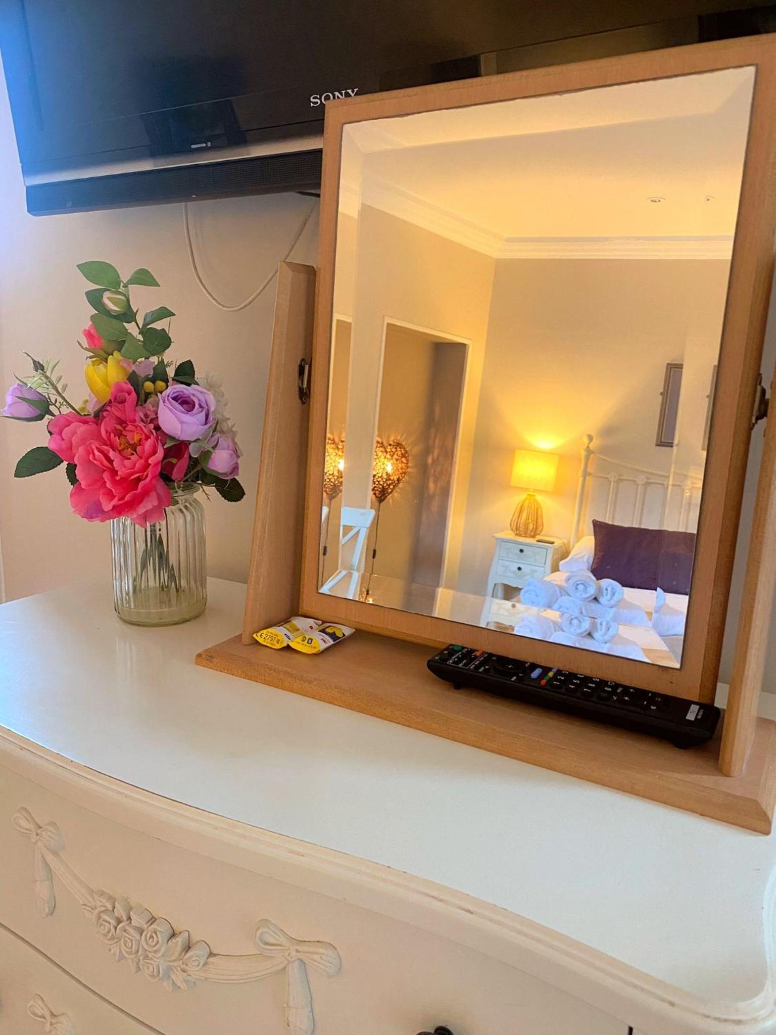Double Room with Private Bathroom - Photo 2