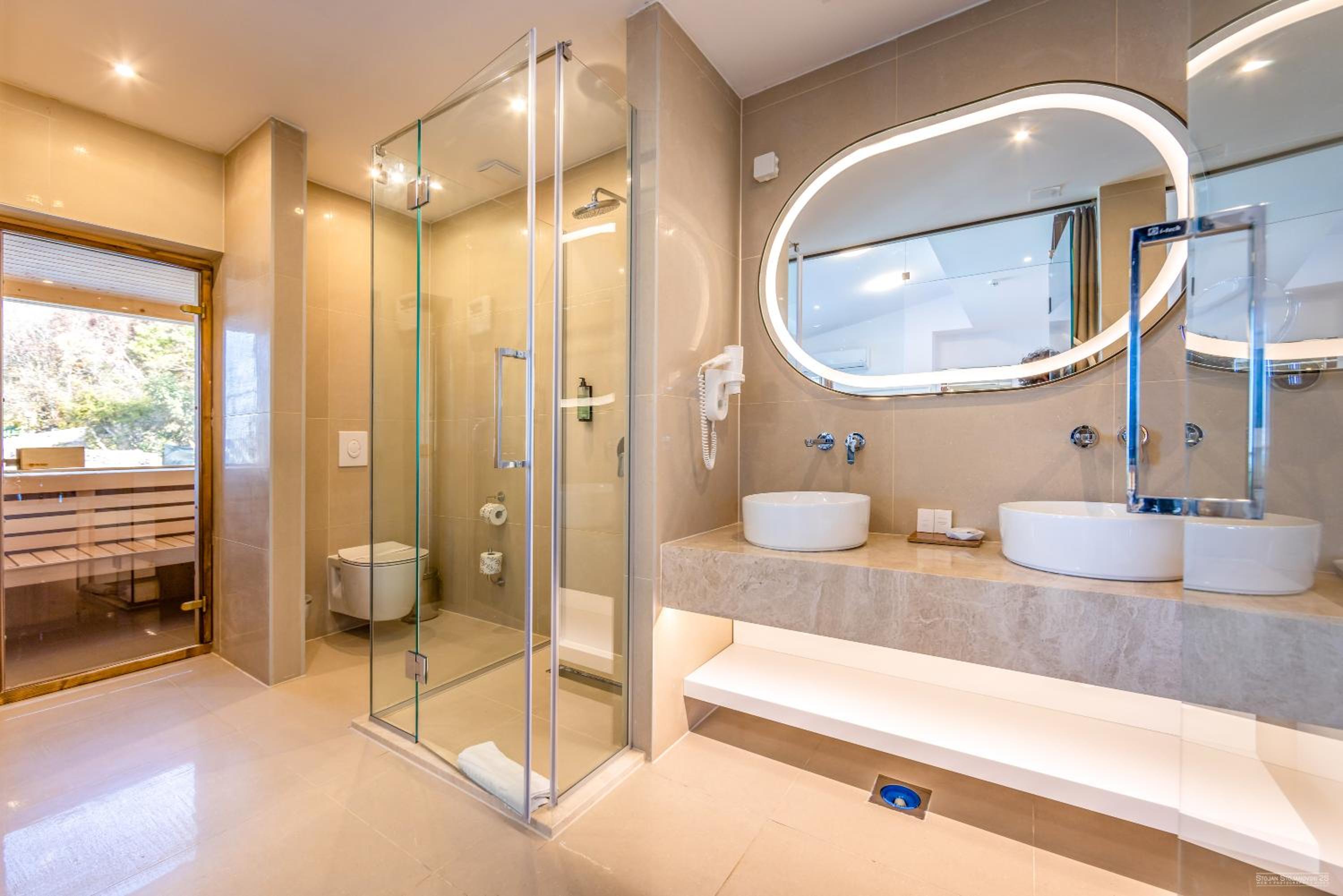 Superior Apartment with Sauna, Spa Bath and Side Lake View - Photo 7