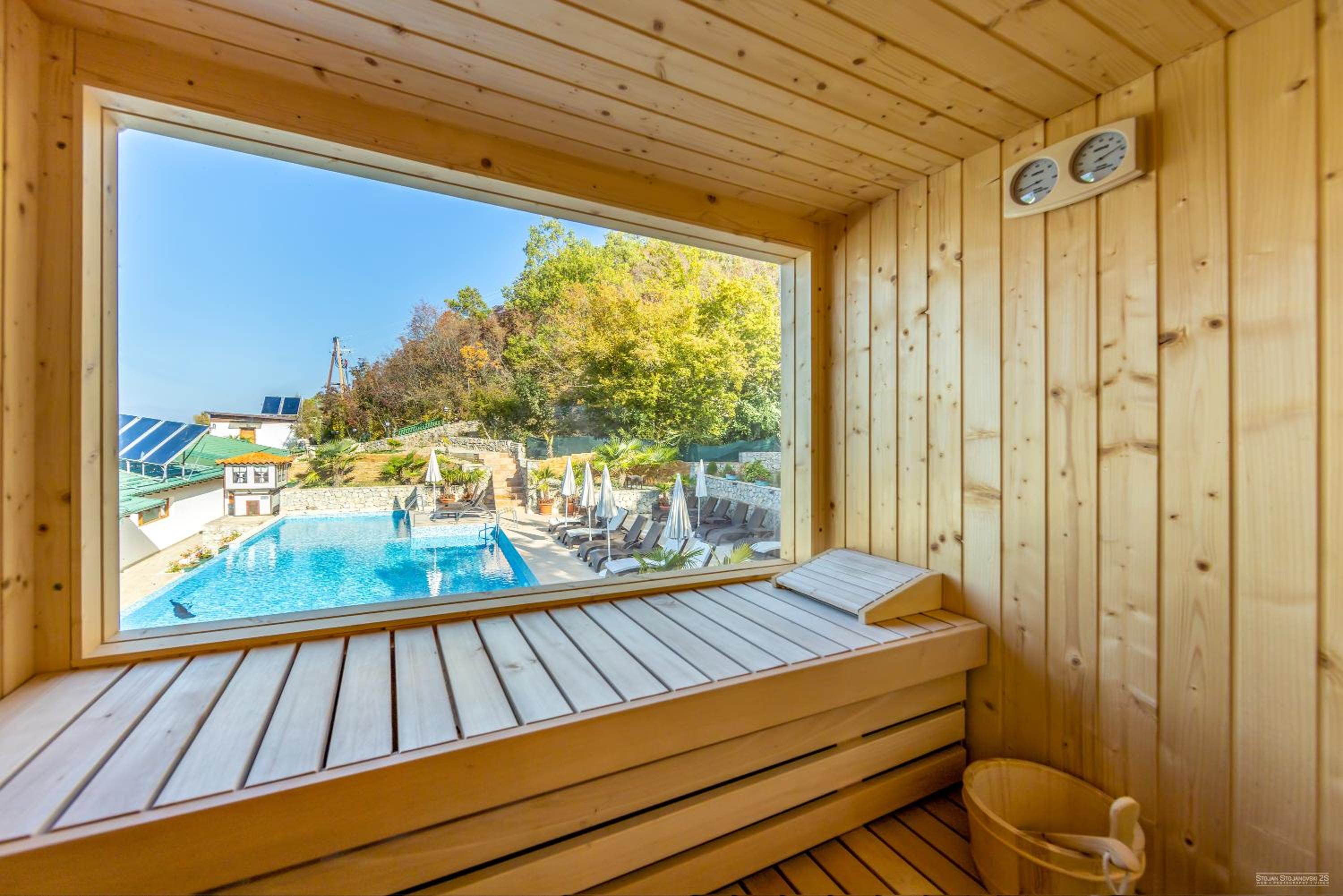 Superior Apartment with Sauna, Spa Bath and Side Lake View - Photo 8