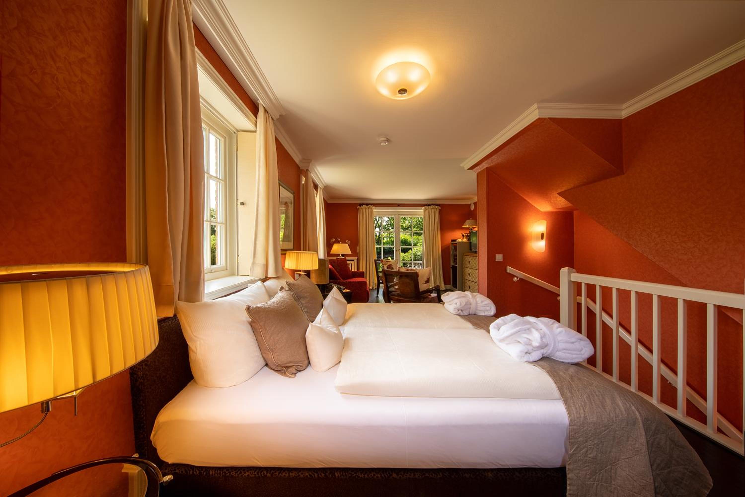 Junior Suite with Garden View thumbnail 5