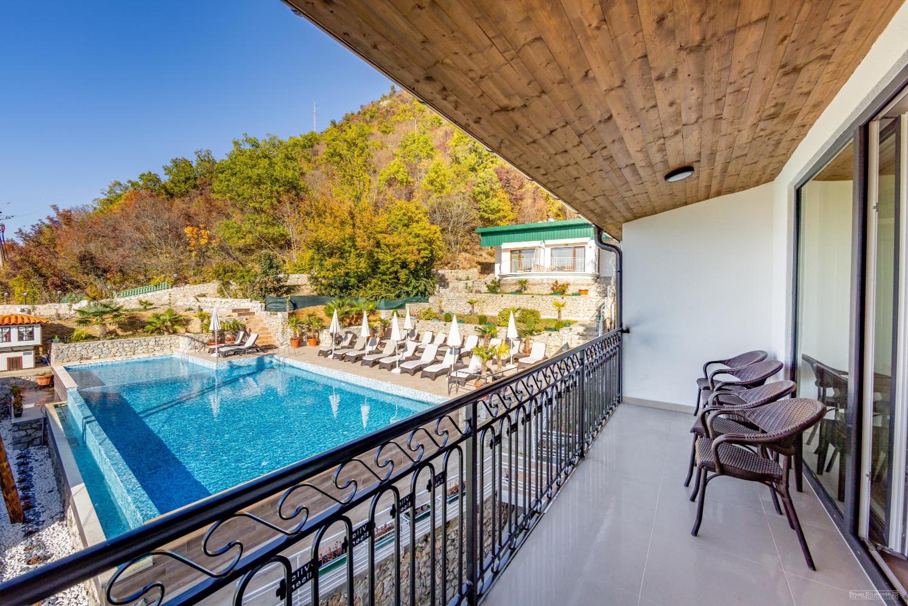 Superior Apartment with Sauna, Spa Bath and Side Lake View - Photo 9