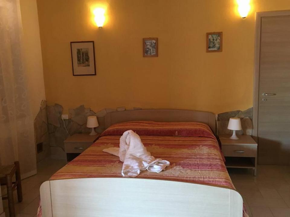 Standard King Room photo 3