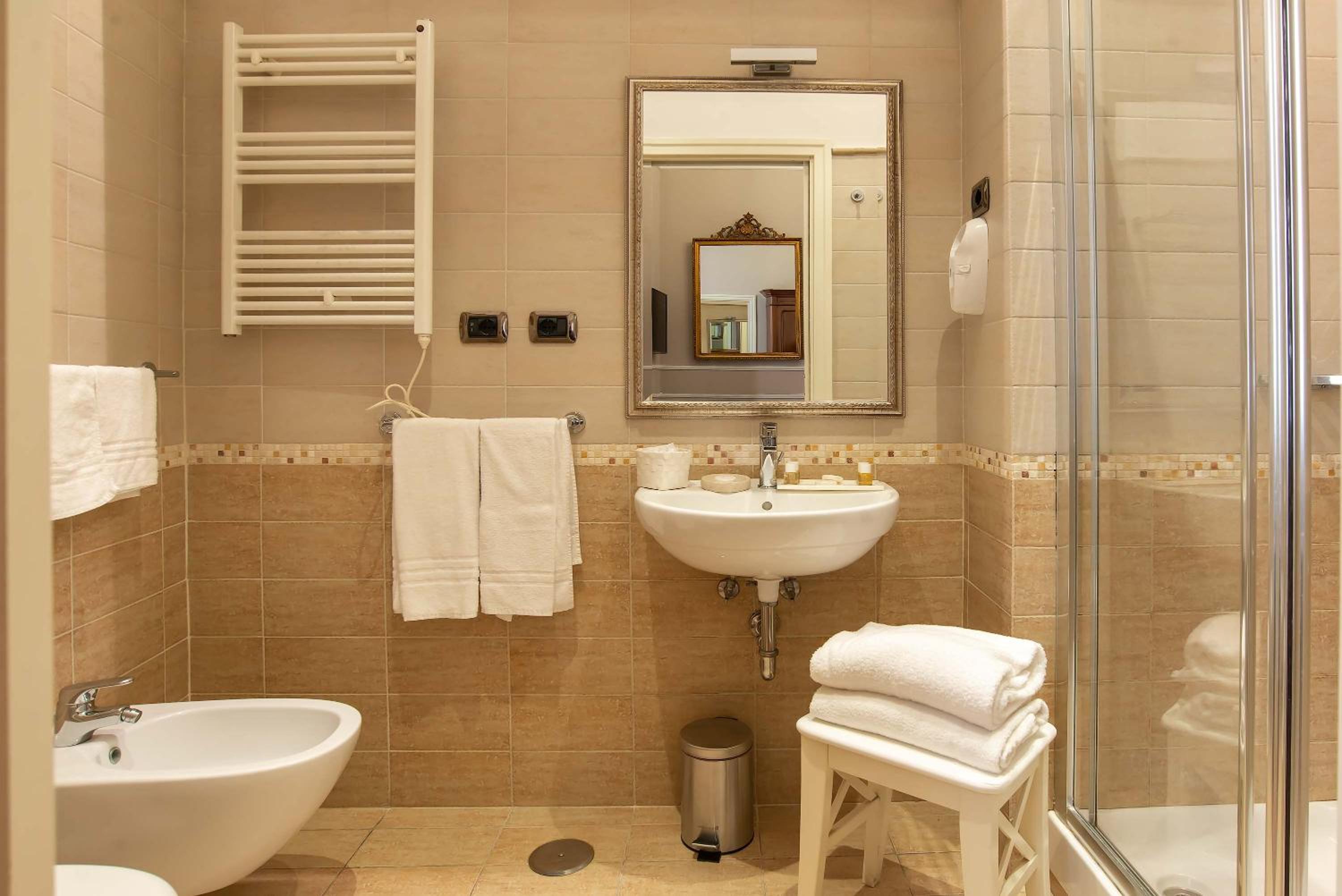 Deluxe Double or Twin Room photo 3