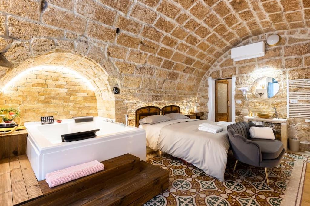 Double Room with Spa Bath photo 1