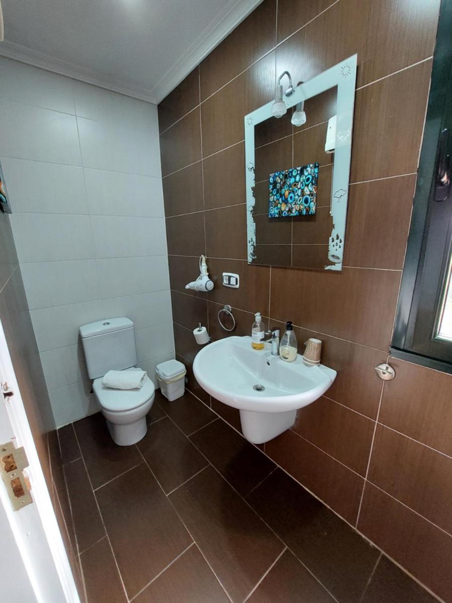 Twin Room with Shared Bathroom photo 2