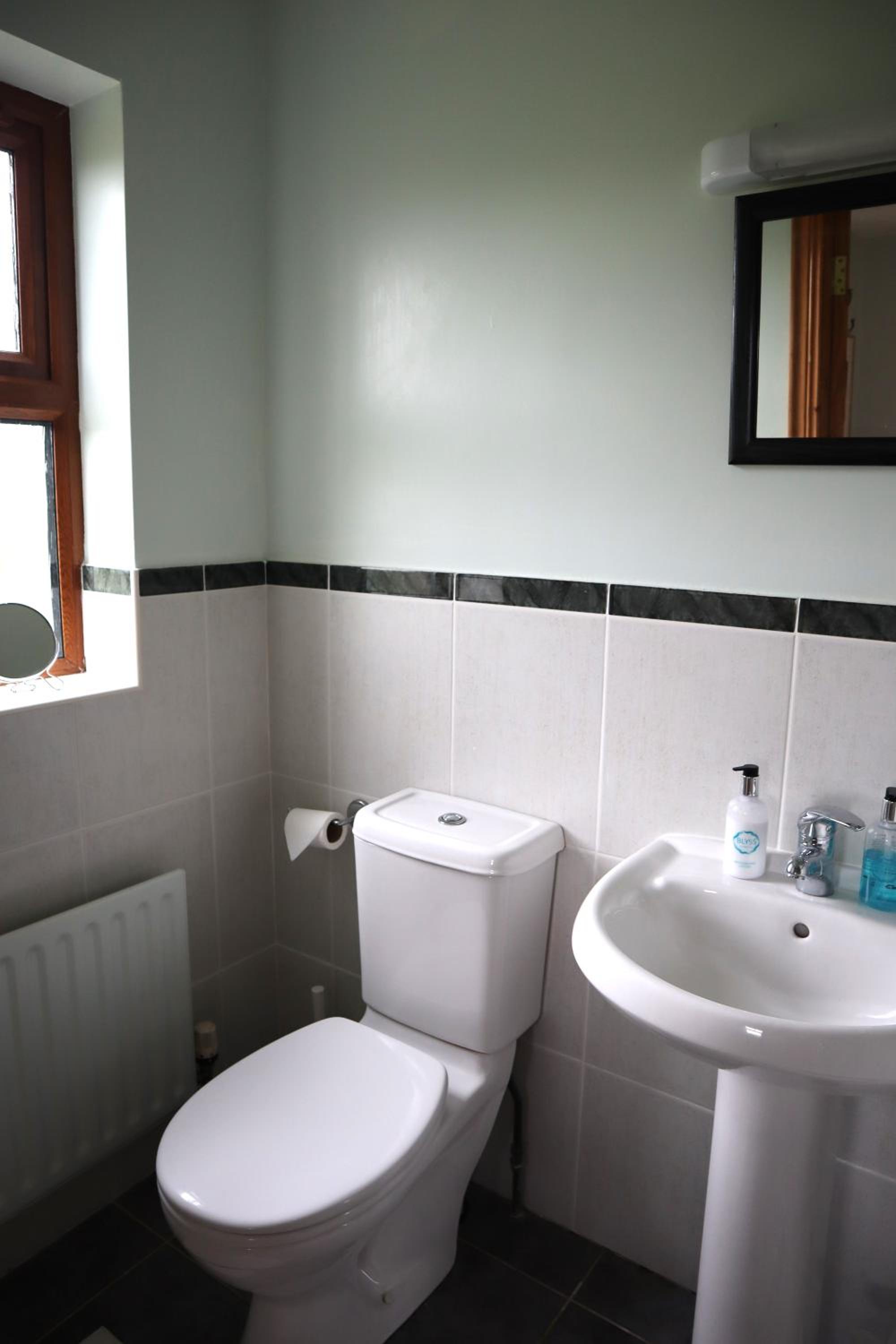 Single Room with Bathroom photo 3