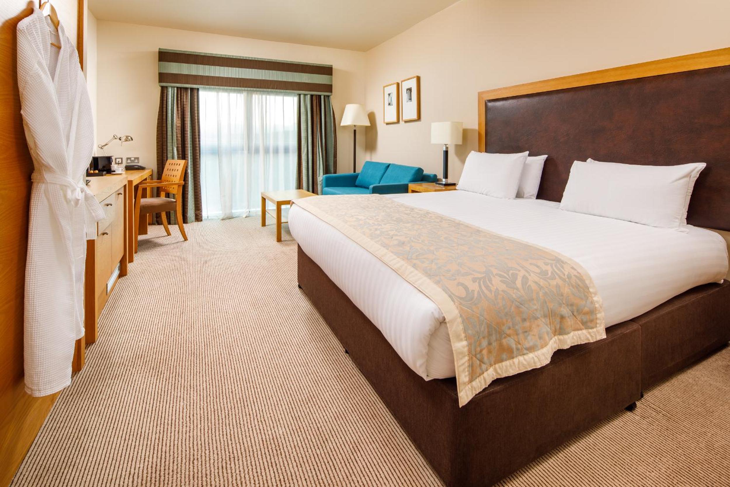 Deluxe King Room - Photo 12
