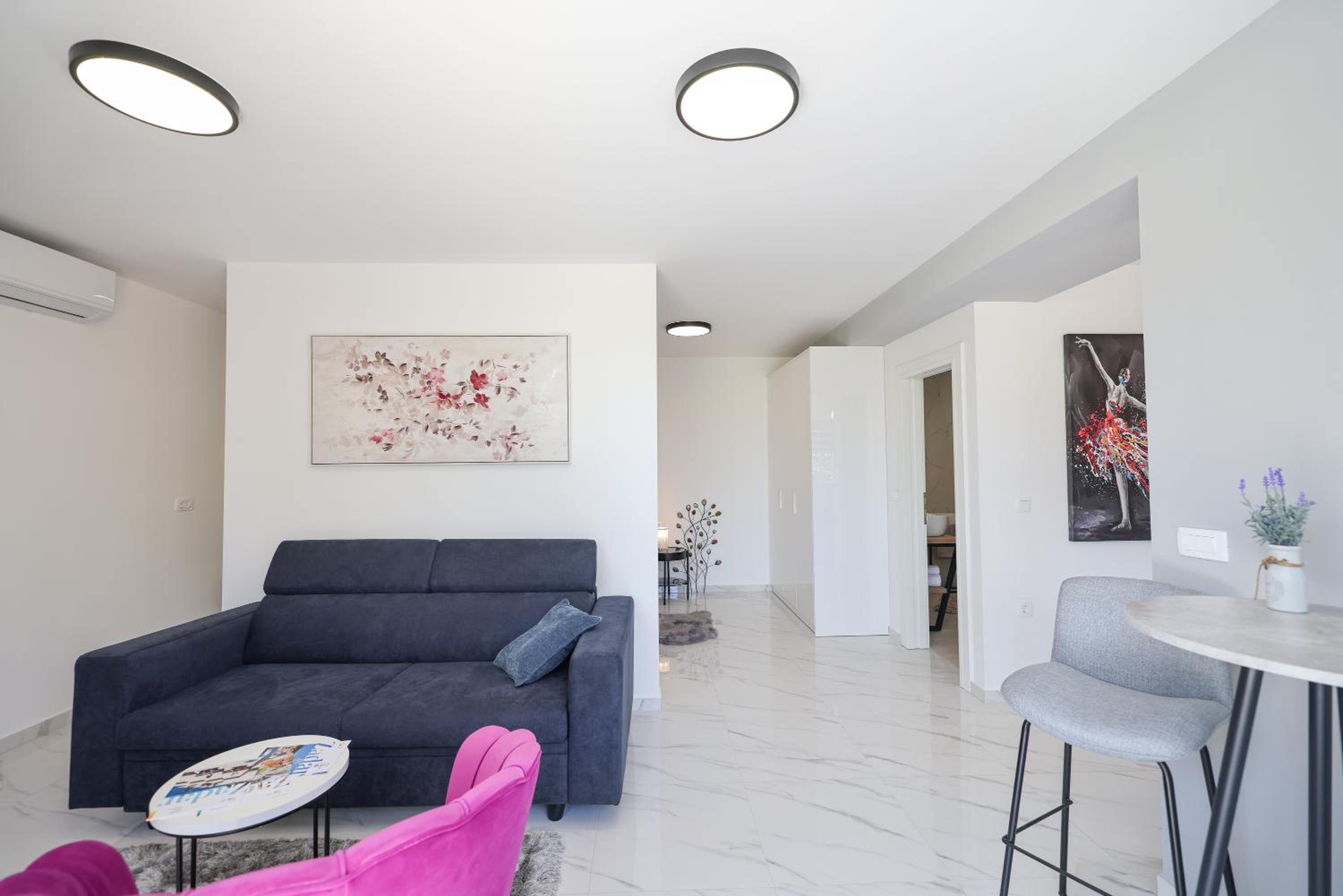 One-Bedroom Apartment
