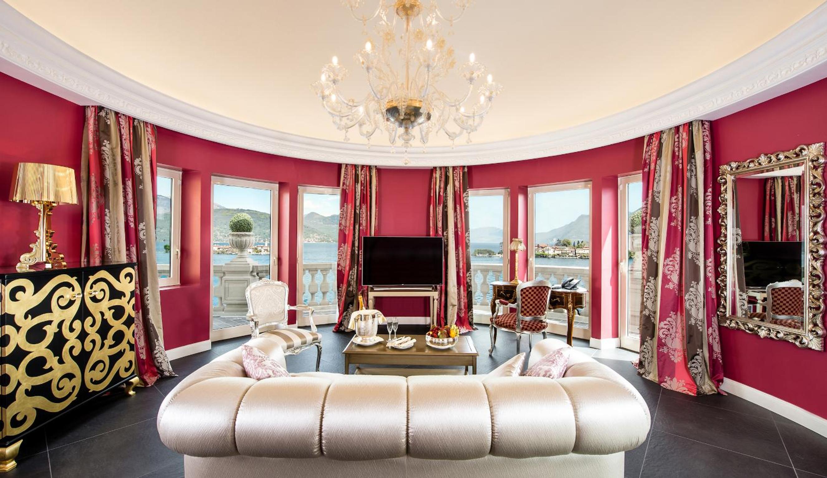 King Suite with Spa Bath - Photo 2