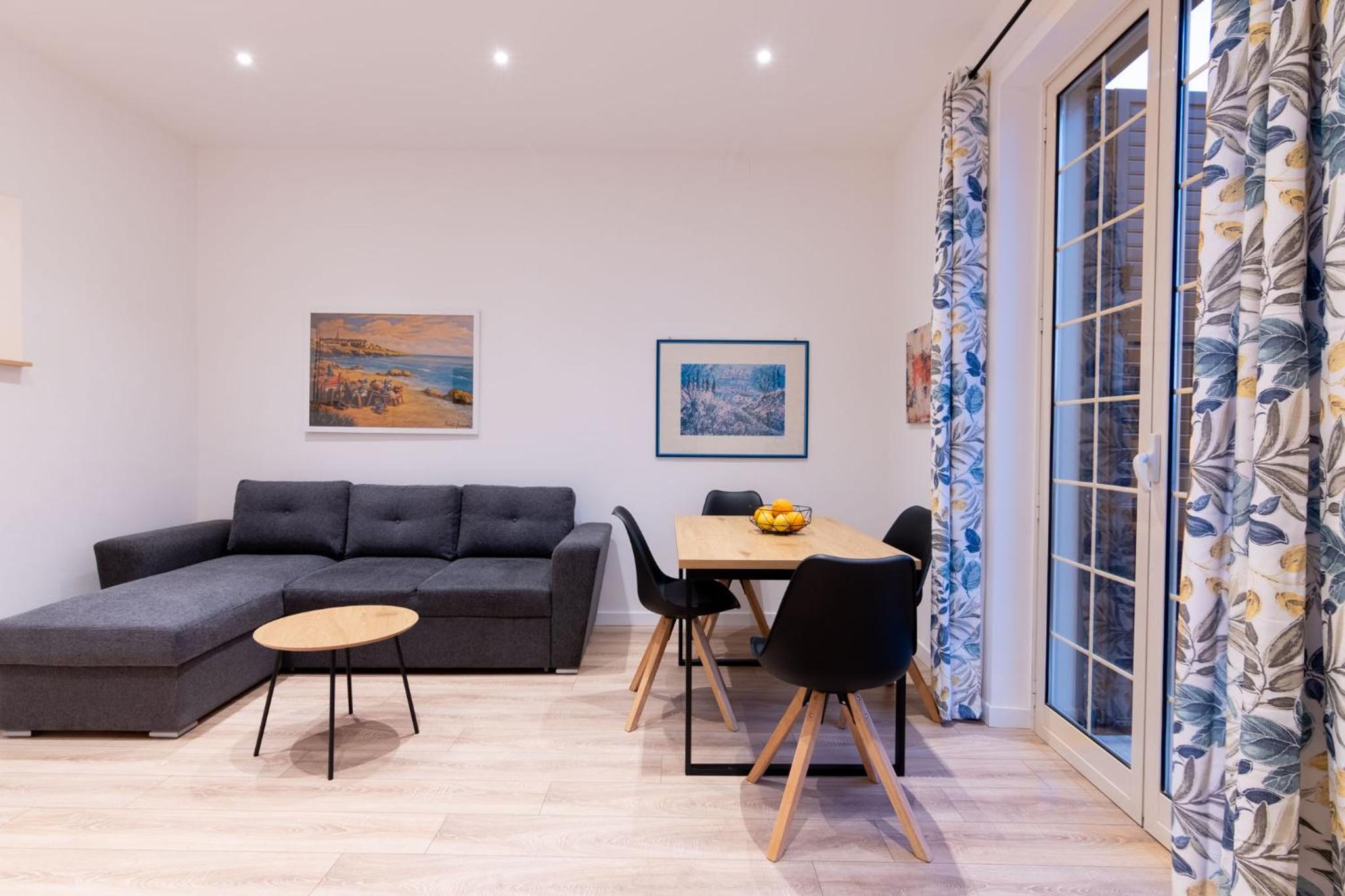 One-Bedroom Apartment