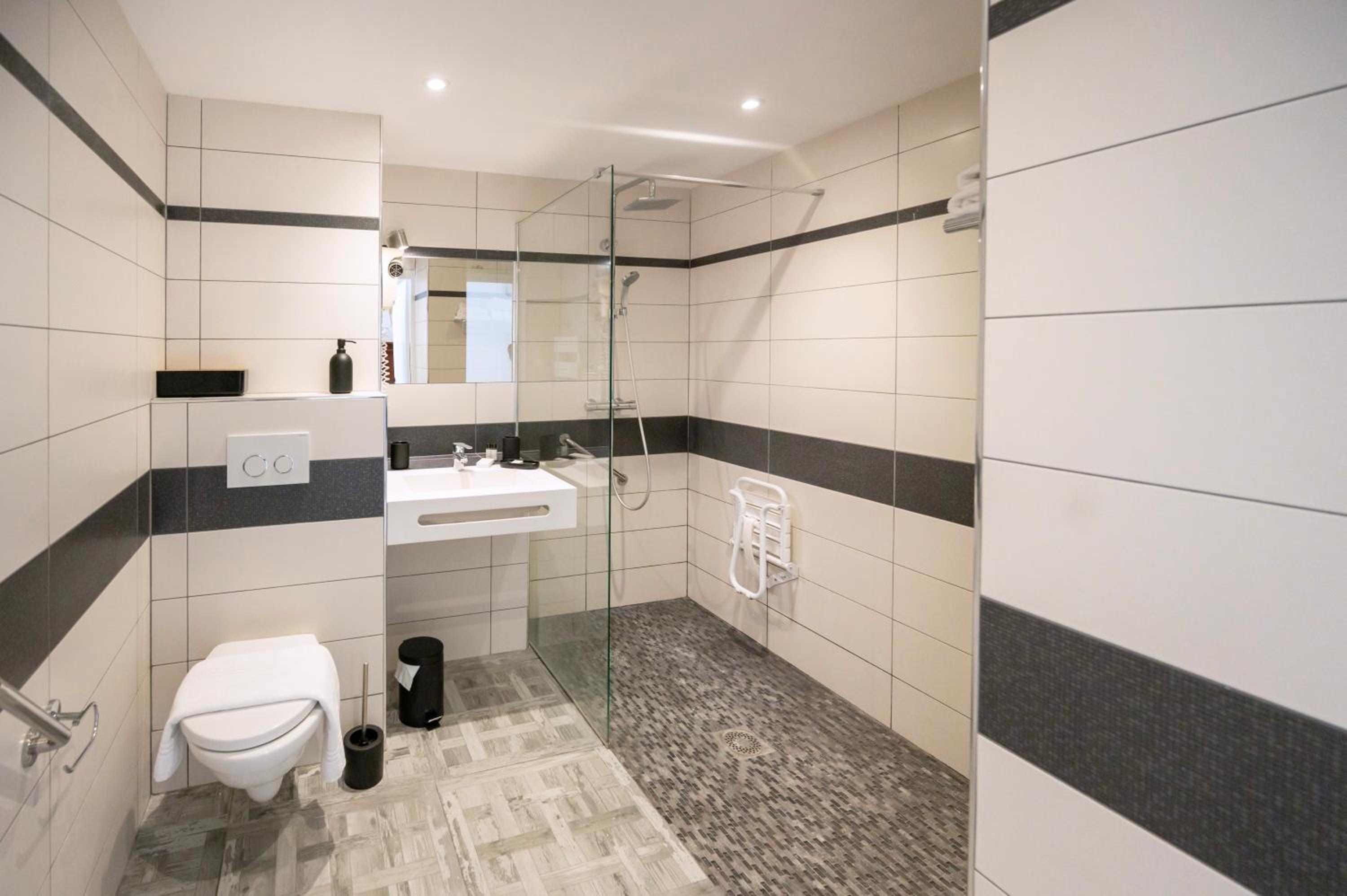 Double or Twin Room - Disability Access photo 2