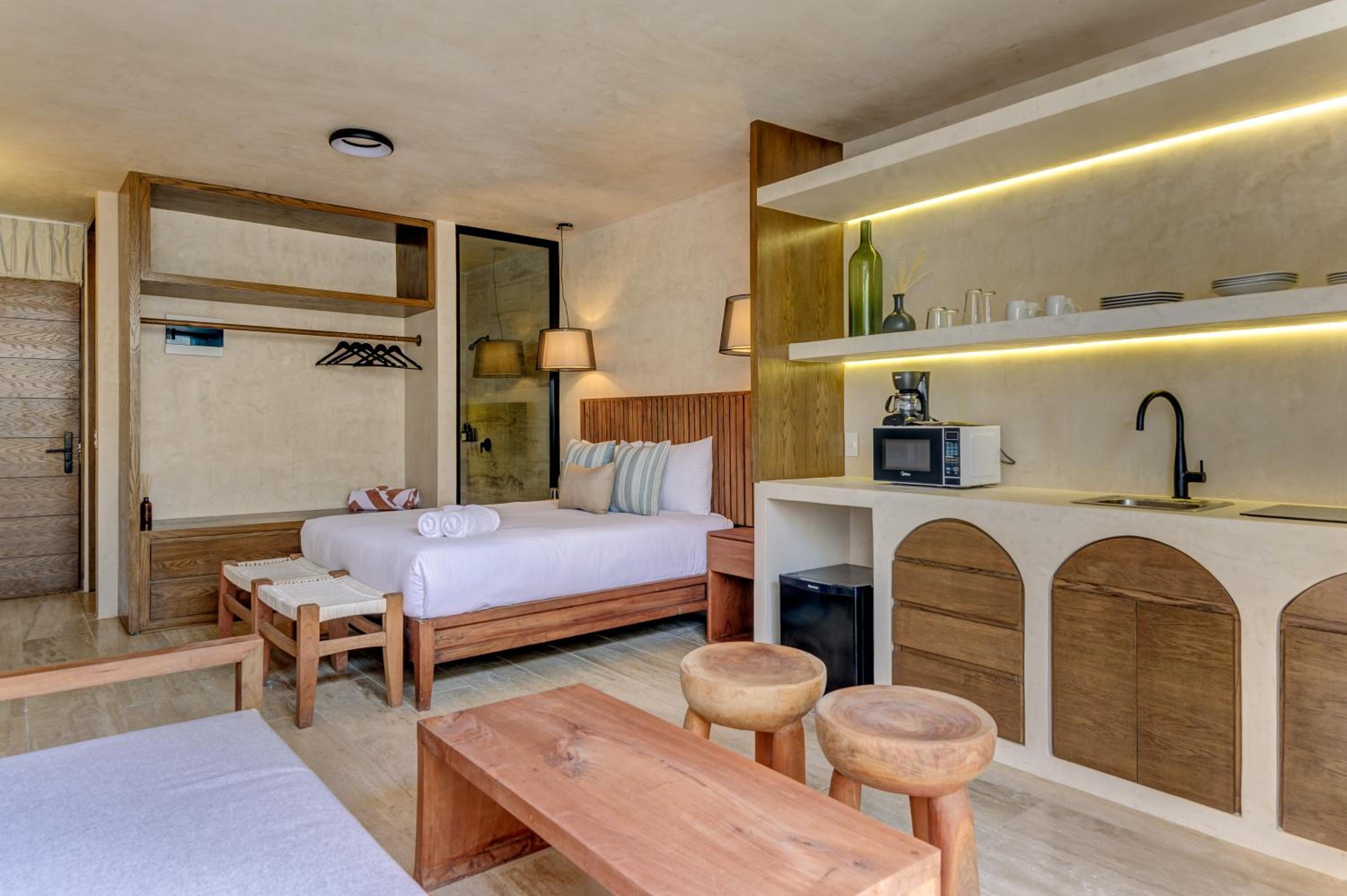 Deluxe Room - Photo 3