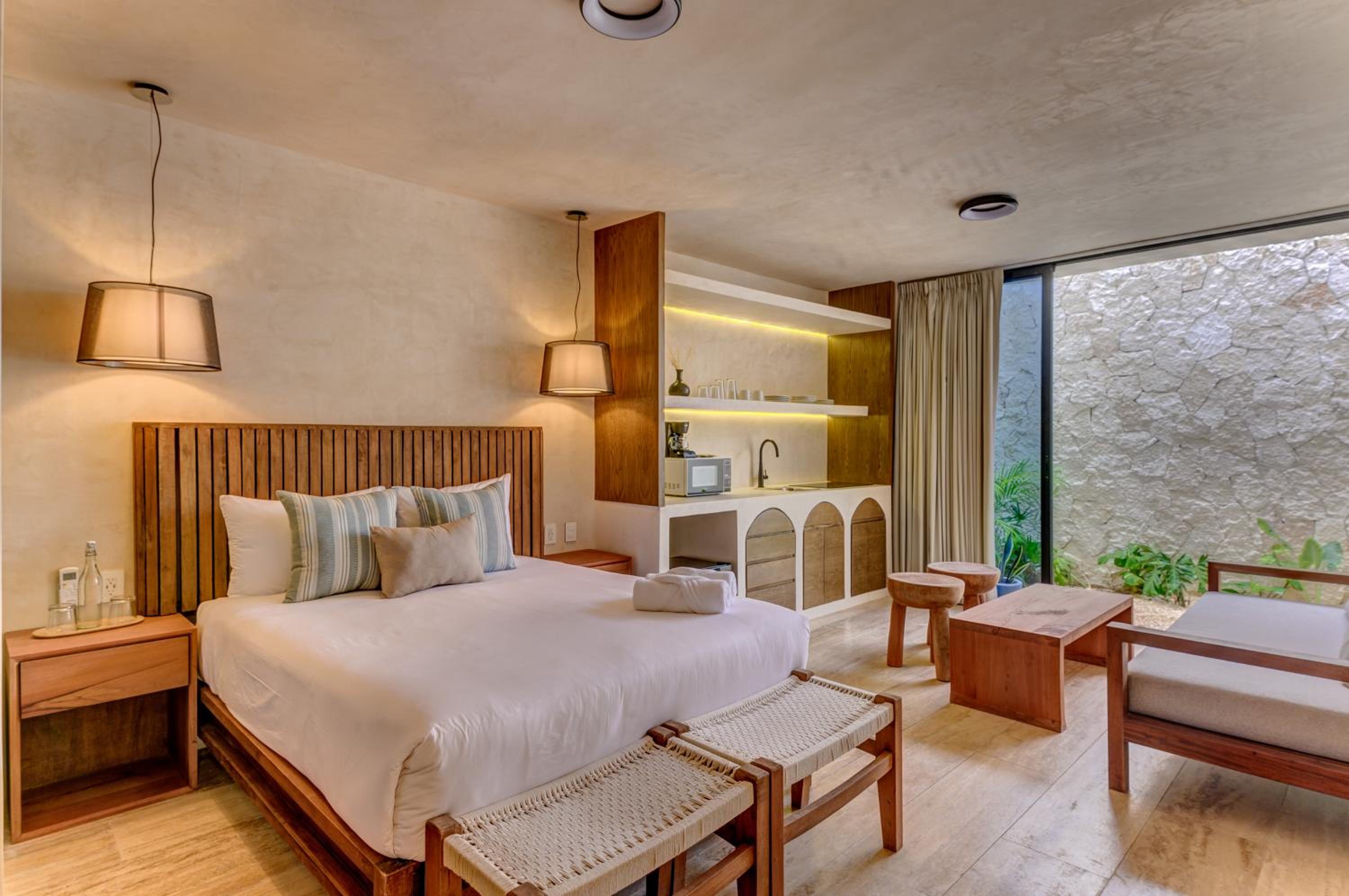 Deluxe Room - Photo 6