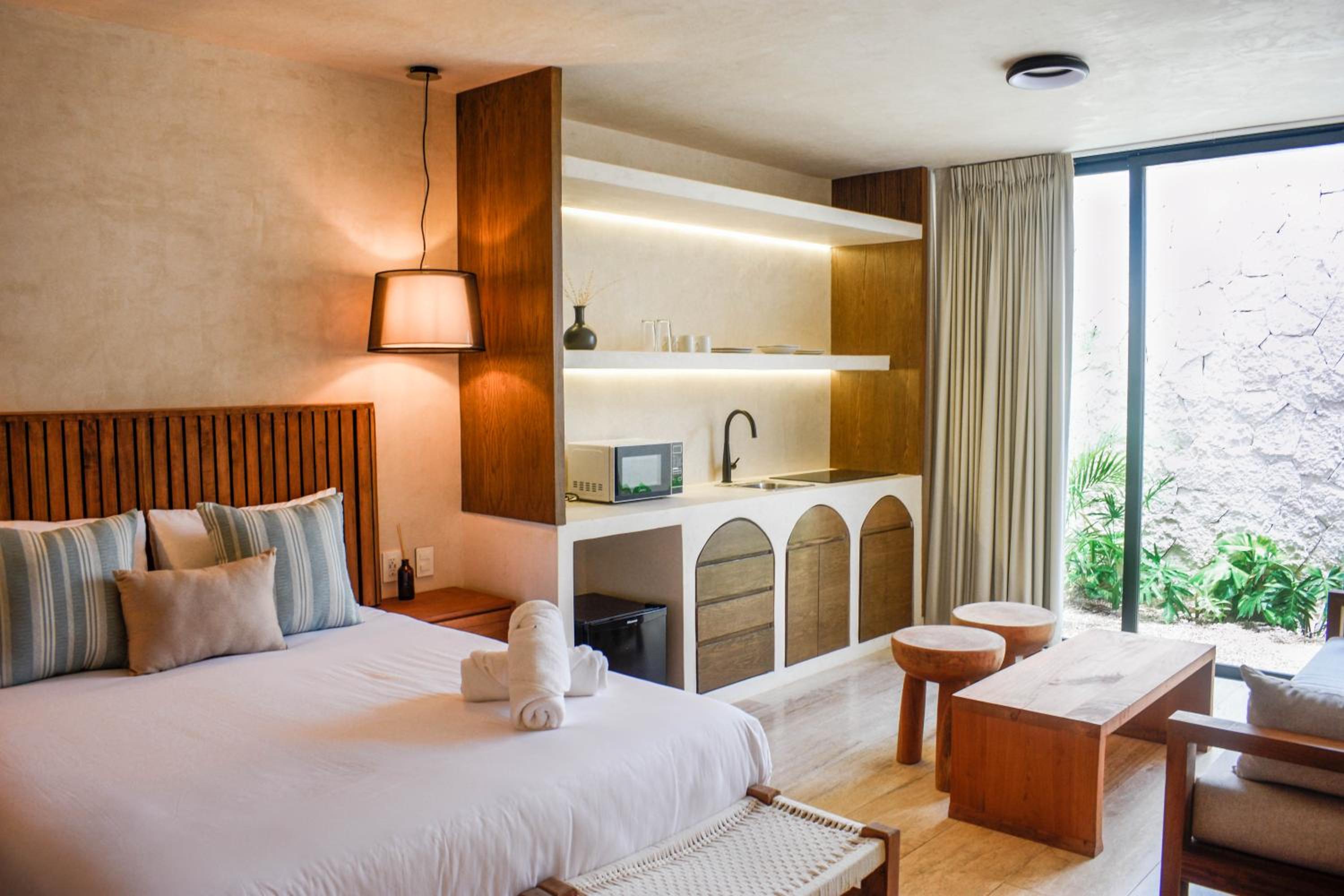 Deluxe Room - Photo 5