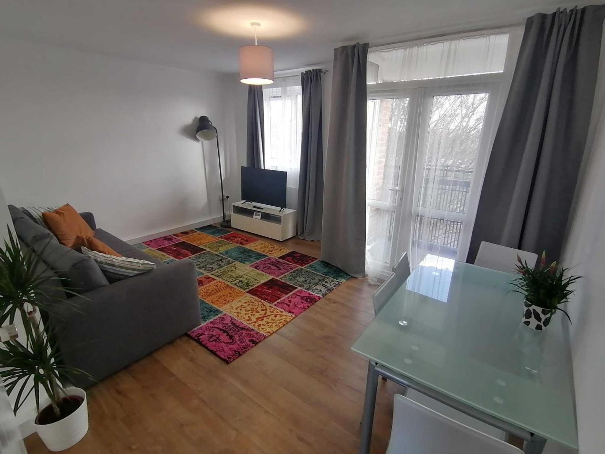 Three-Bedroom Apartment with Balcony photo 2