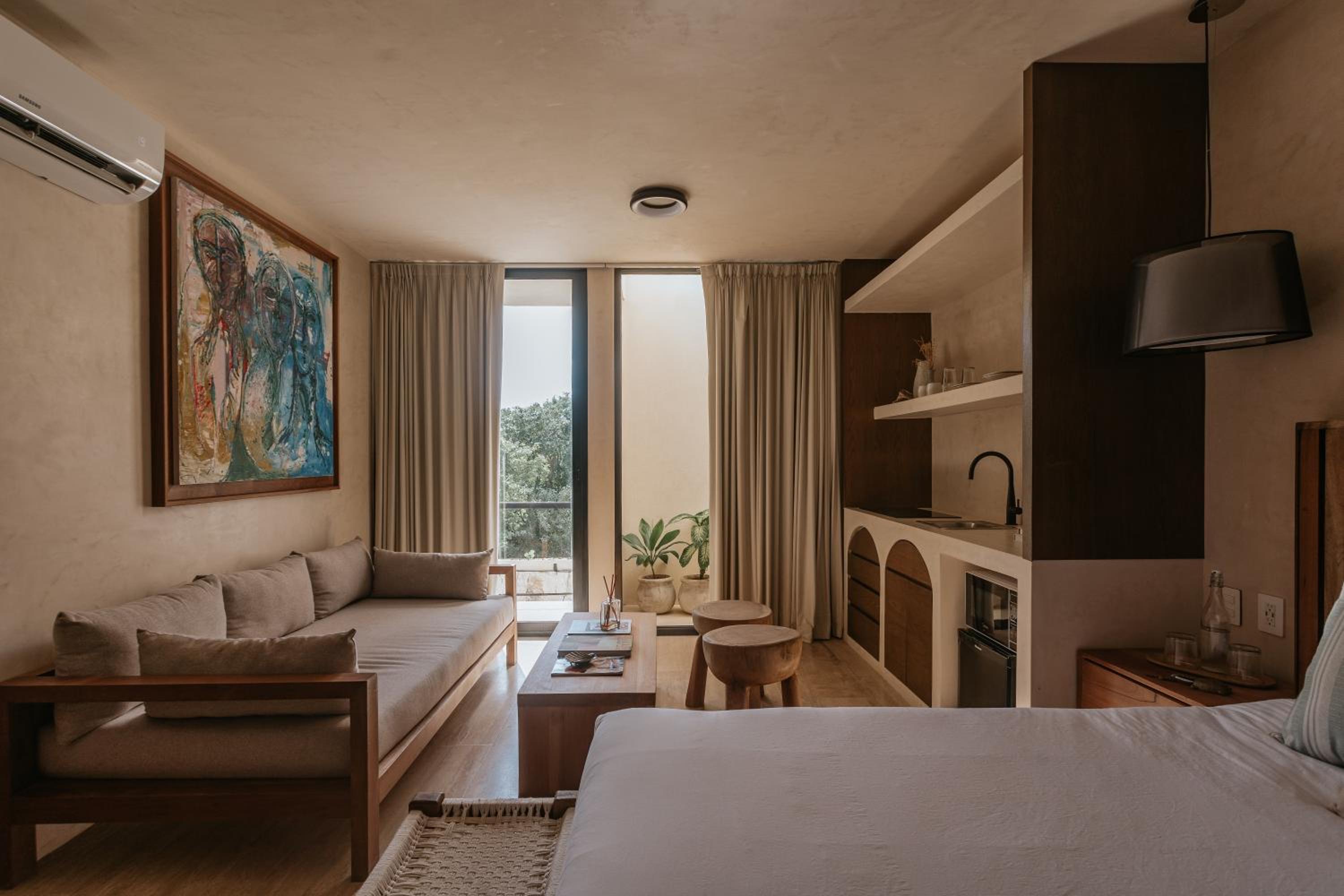 Deluxe Room - Photo 9