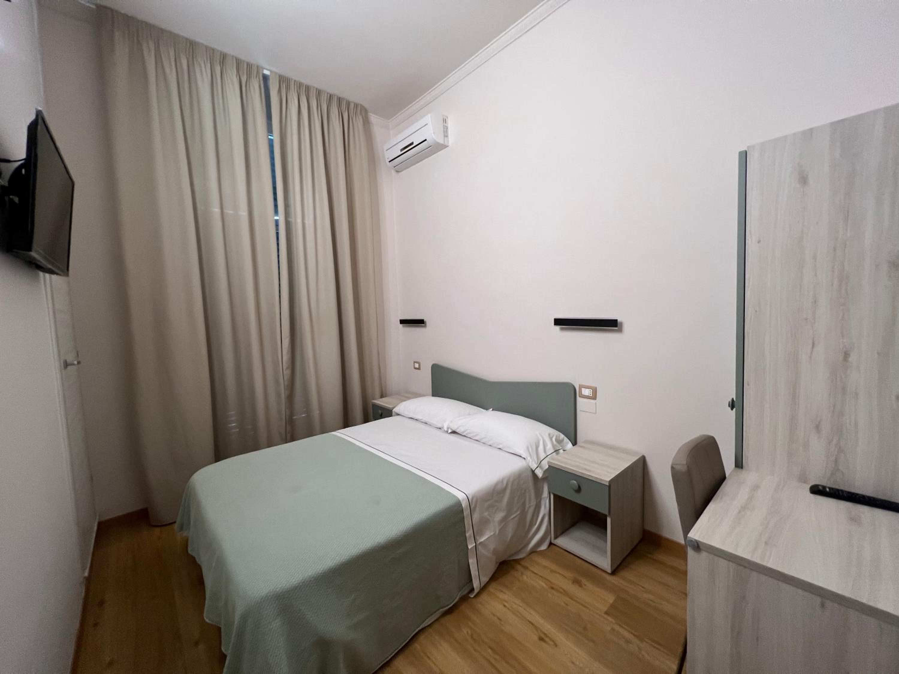 Double Room - Photo 2