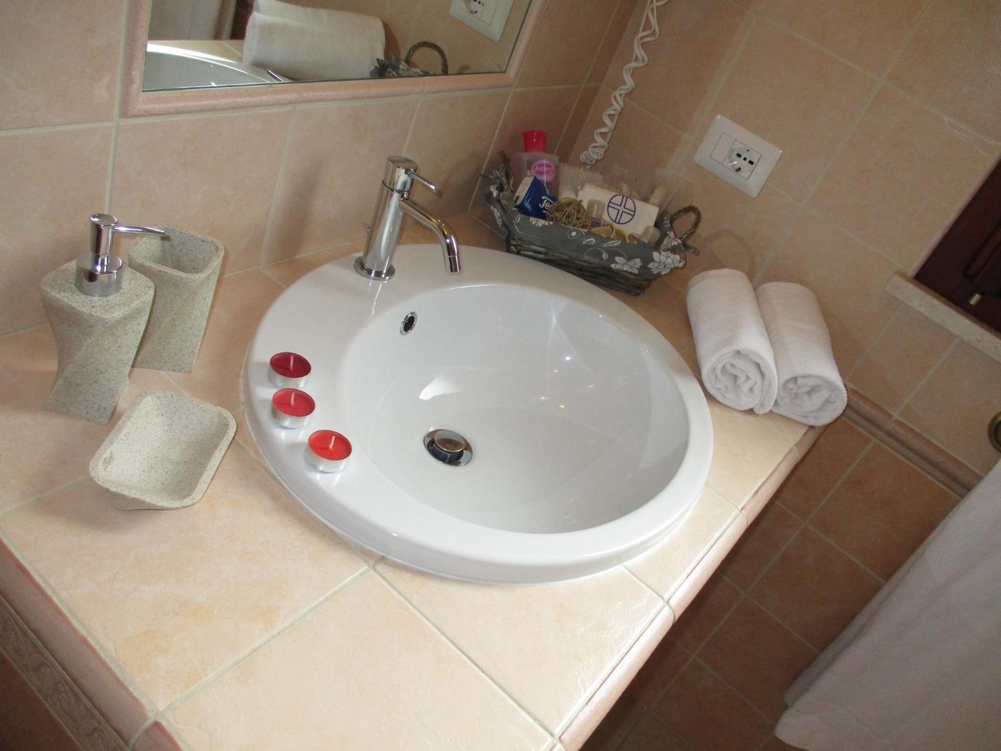 Deluxe Double or Twin Room with Balcony - Photo 15
