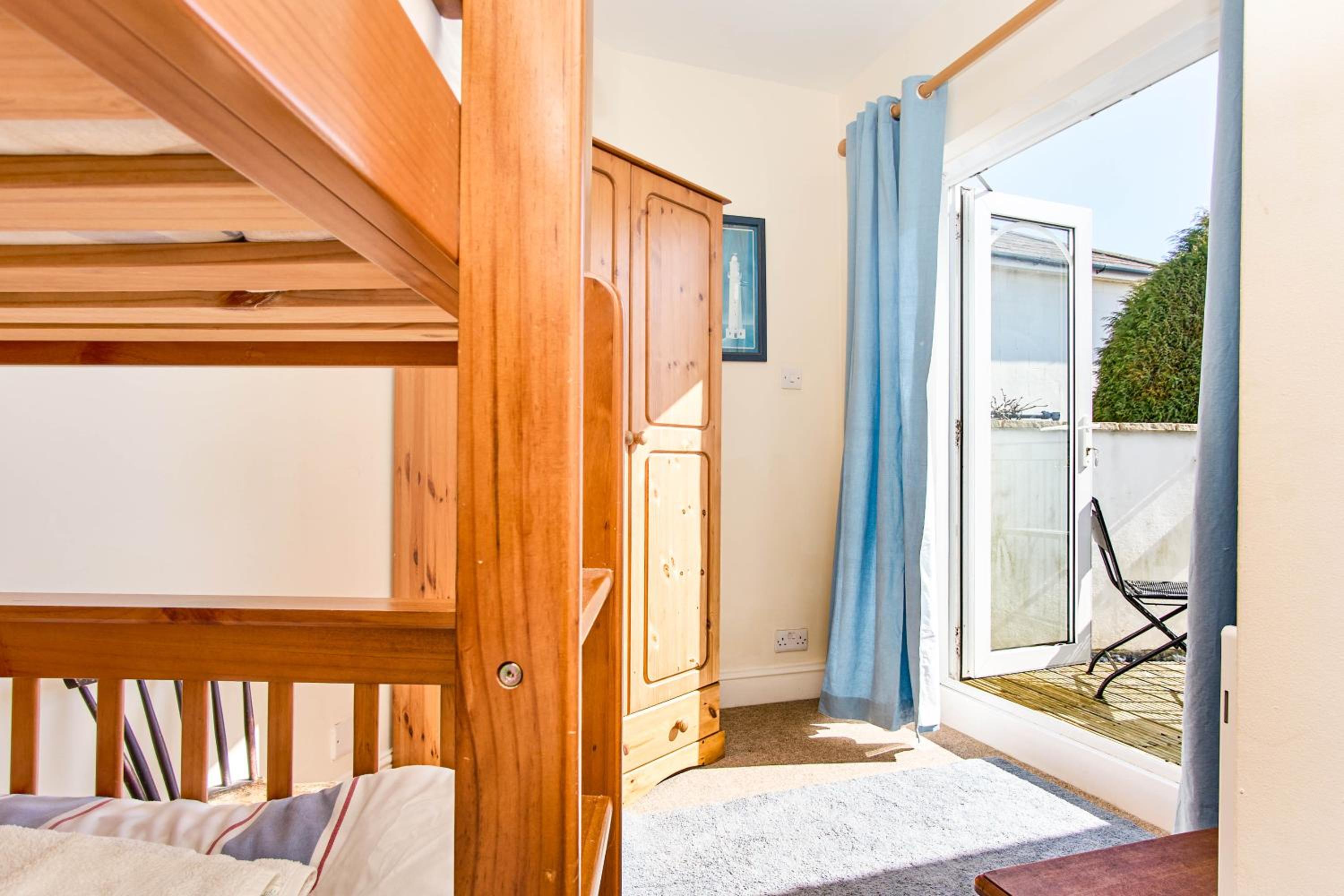 Three-Bedroom House photo 2