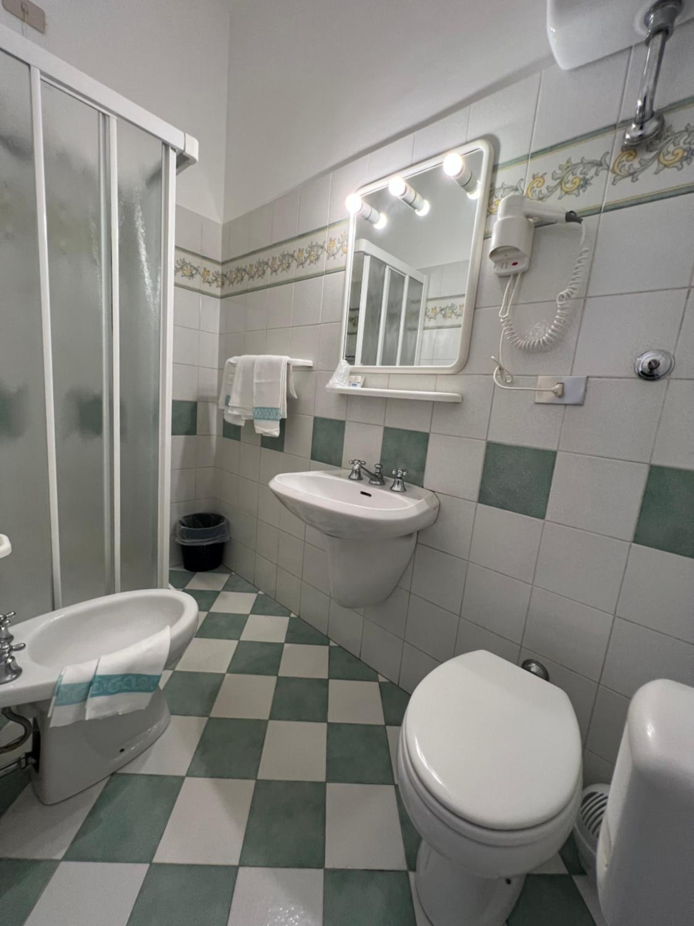 Double Room - Photo 5