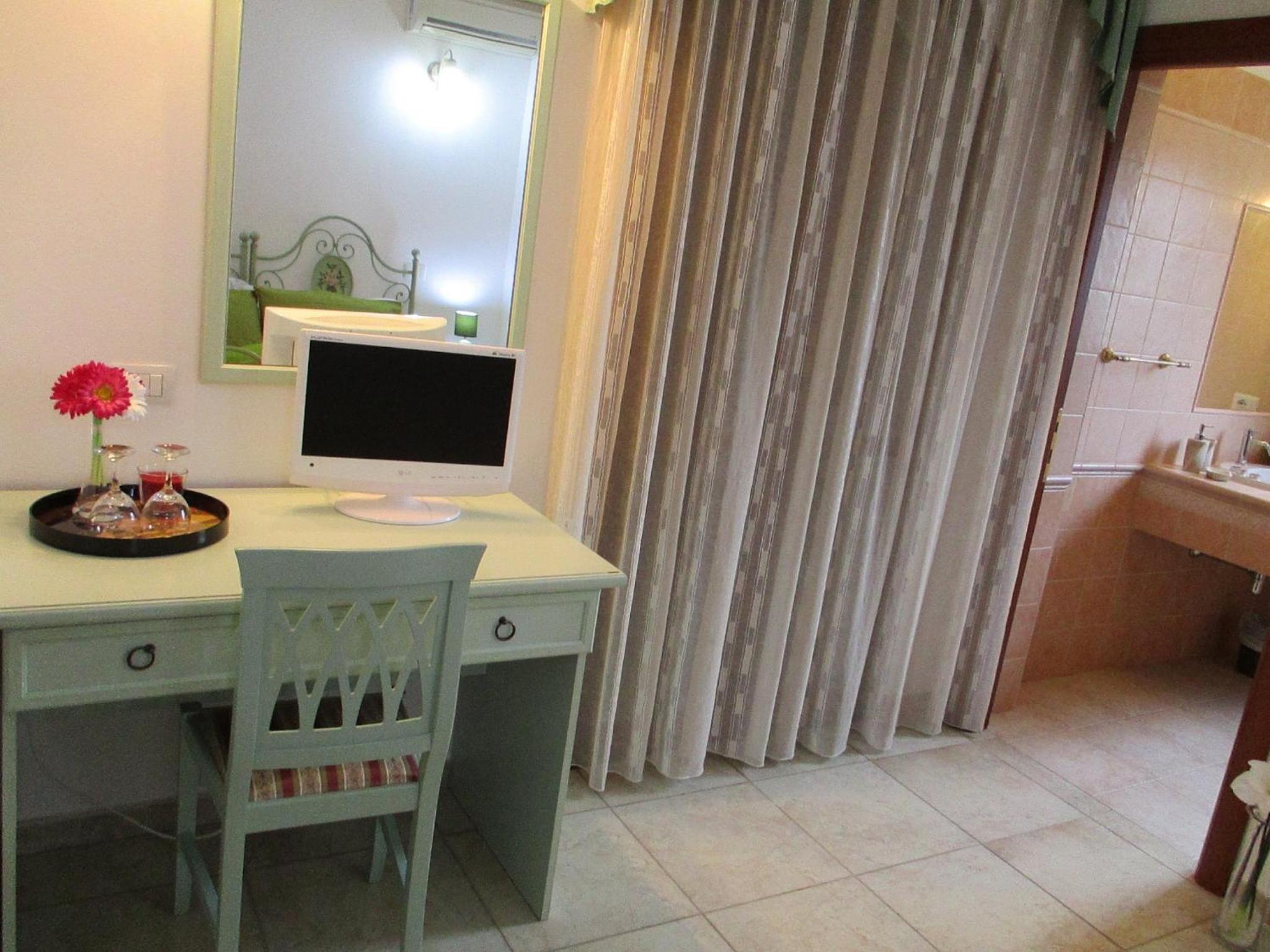 Deluxe Double or Twin Room with Balcony - Photo 20