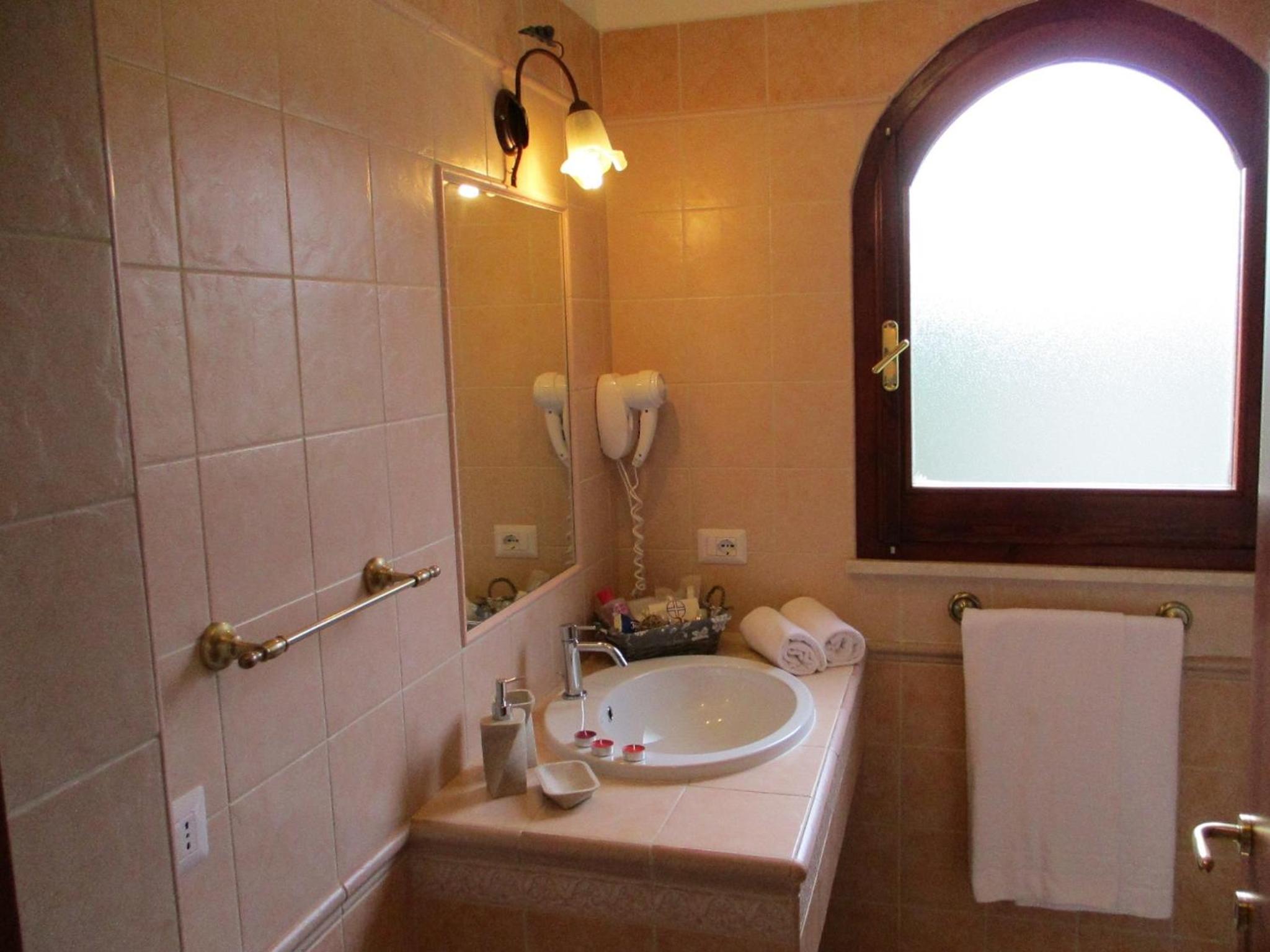 Deluxe Double or Twin Room with Balcony - Photo 21