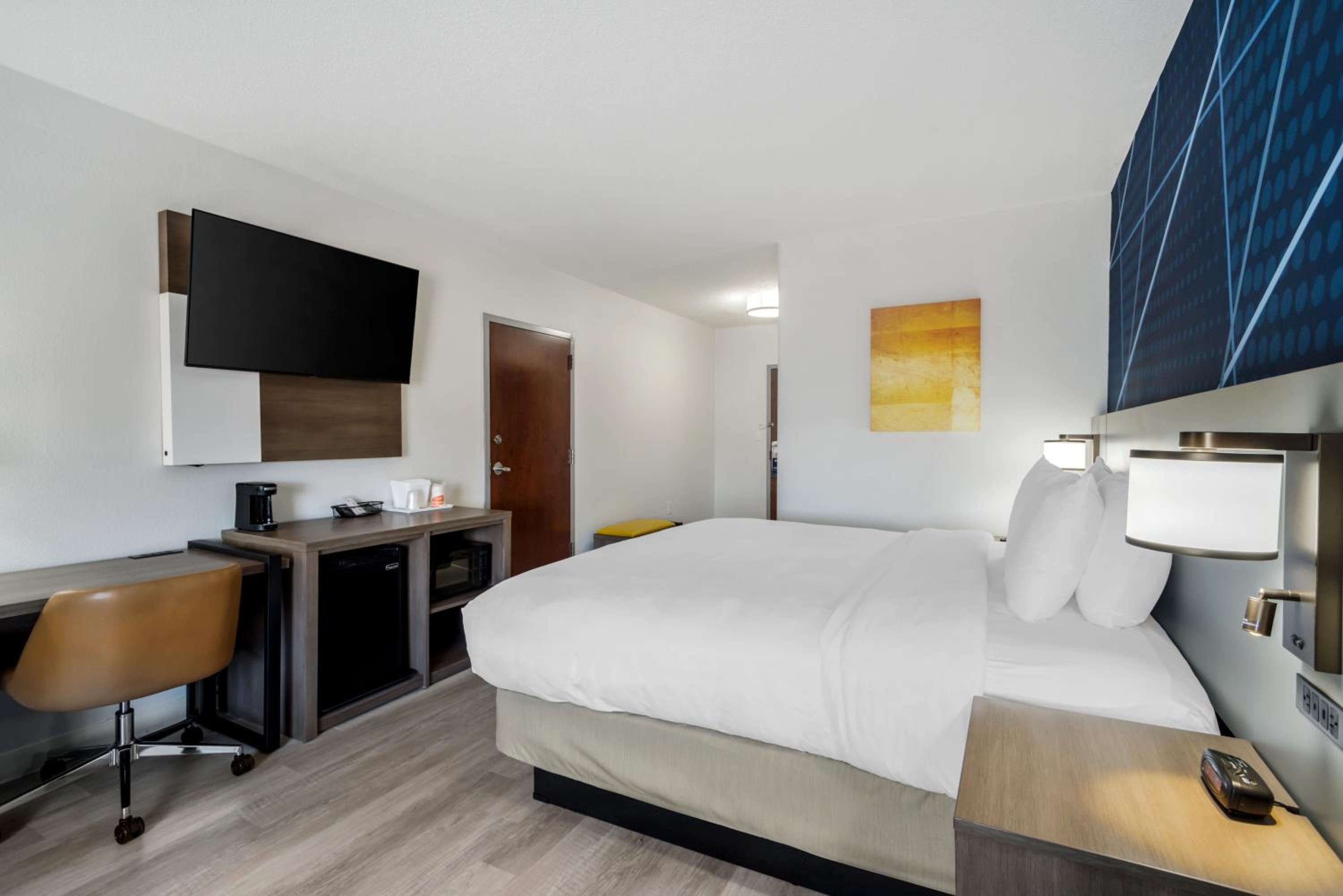 King Room - Non-Smoking - Photo 2