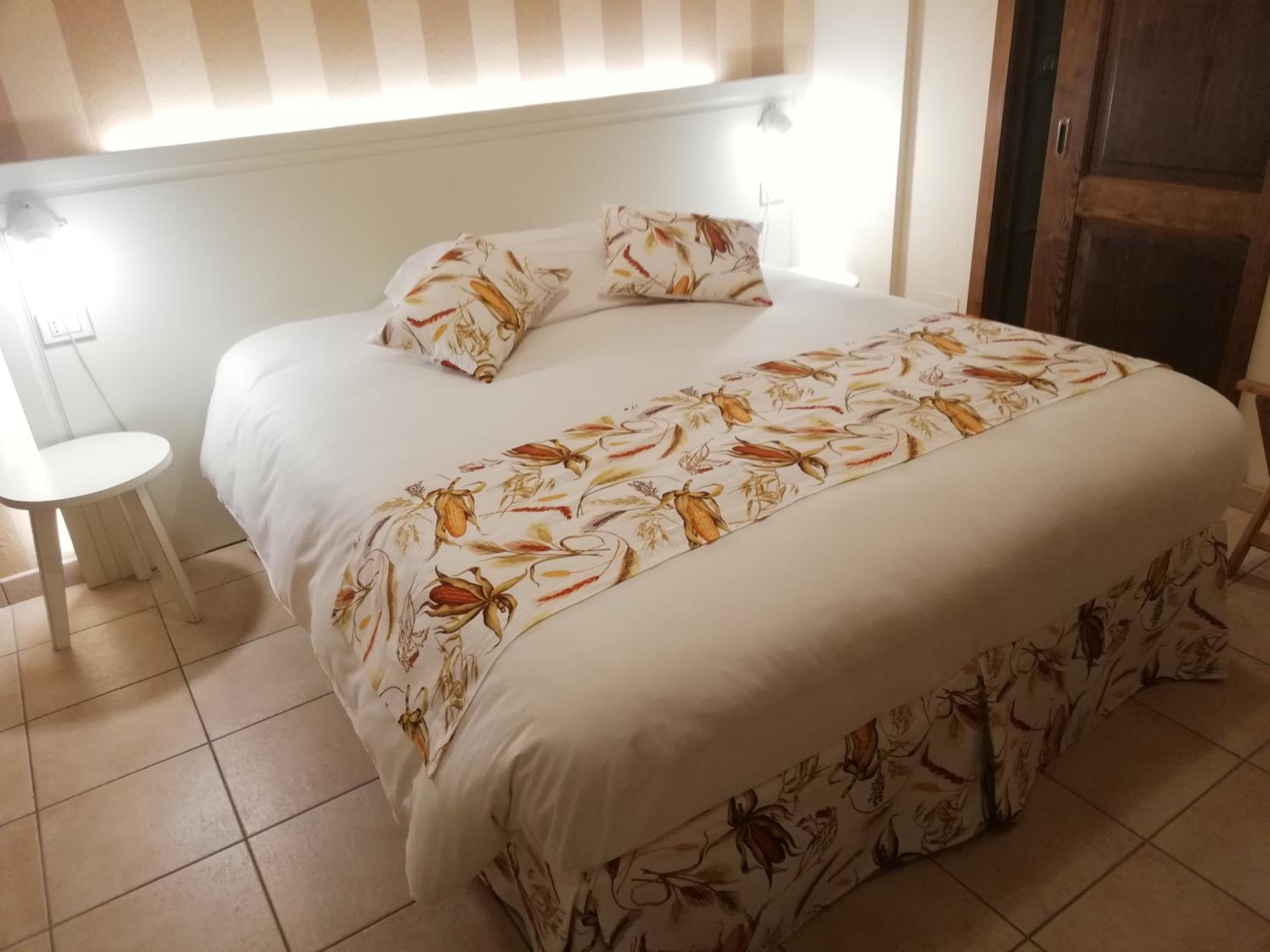 Double or Twin Room with Private Bathroom - Photo 1
