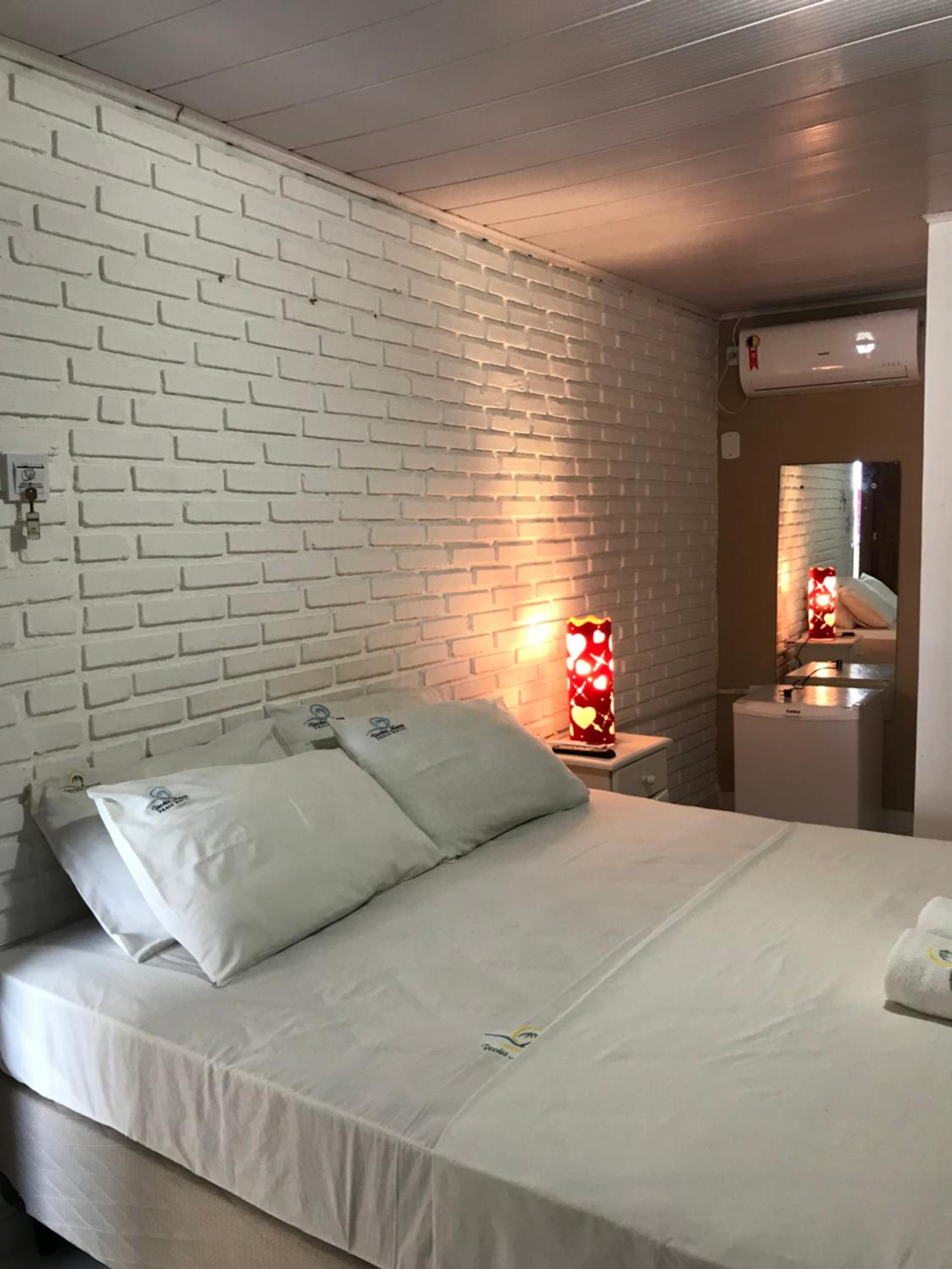 Deluxe Double Room with Side Sea View