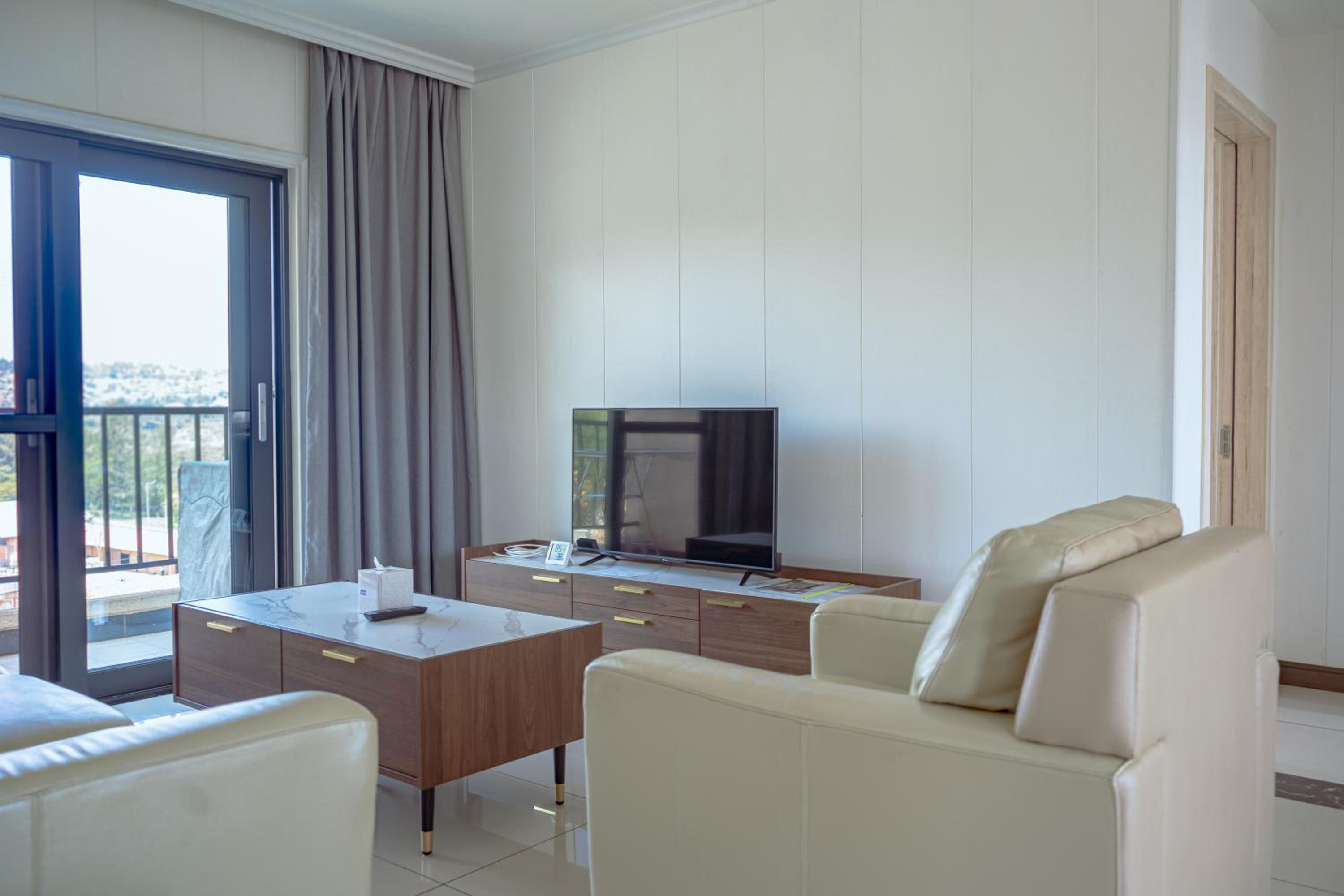 Two-Bedroom Deluxe Apartment - Photo 21