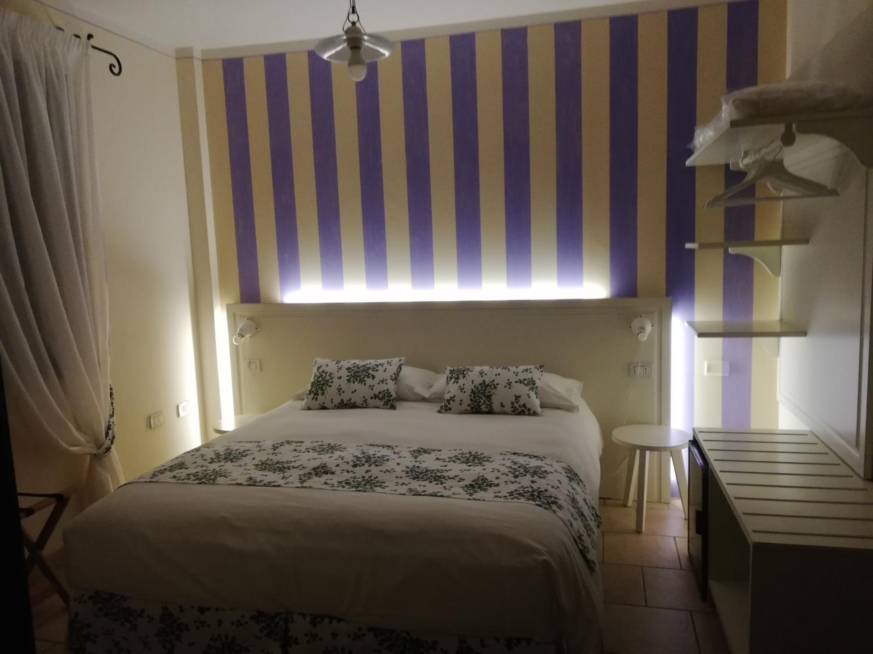 Double or Twin Room with Private Bathroom - Photo 5