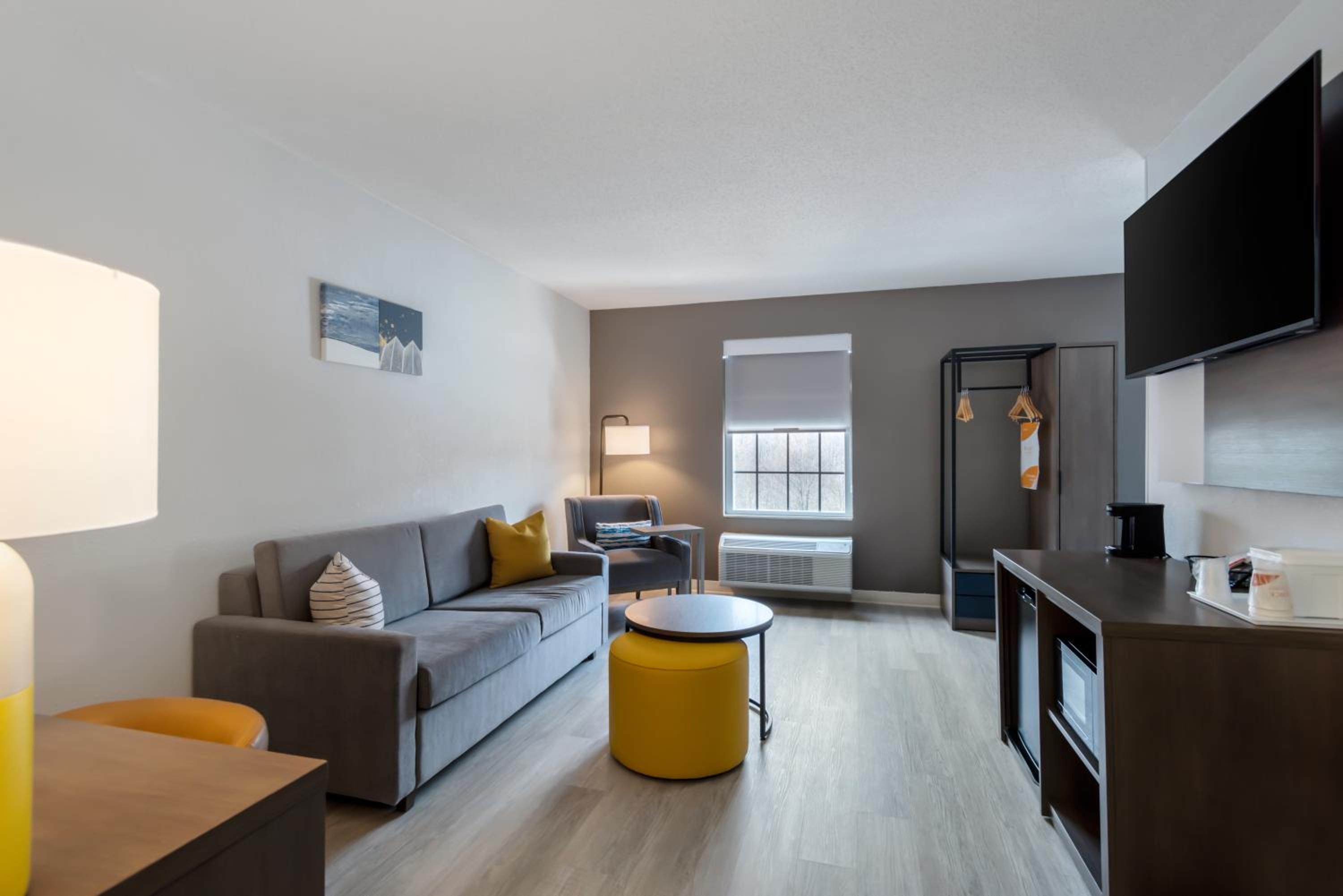 King Suite - Non Smoking/Upper Floor - Photo 5