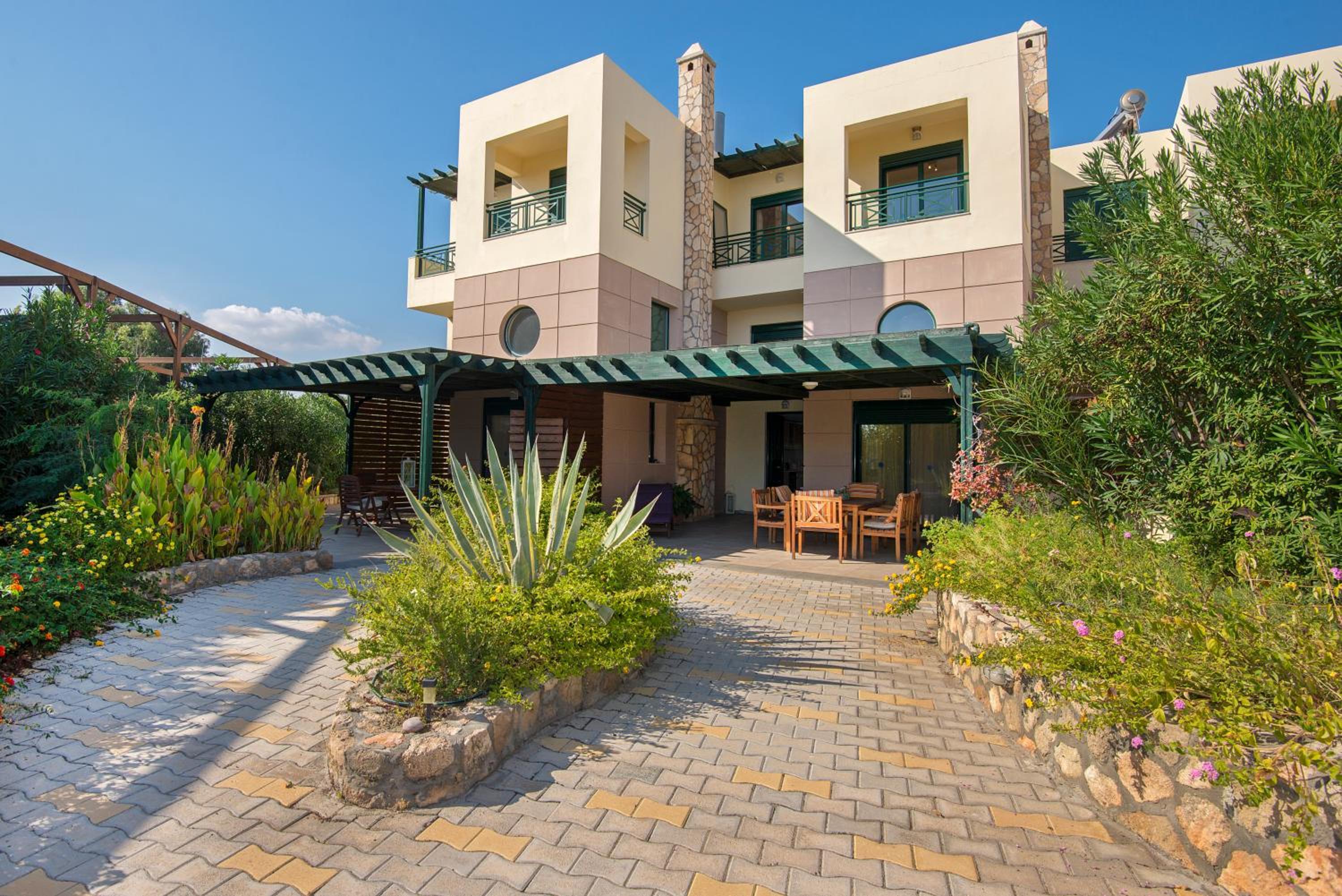 Three-Bedroom Villa photo 2