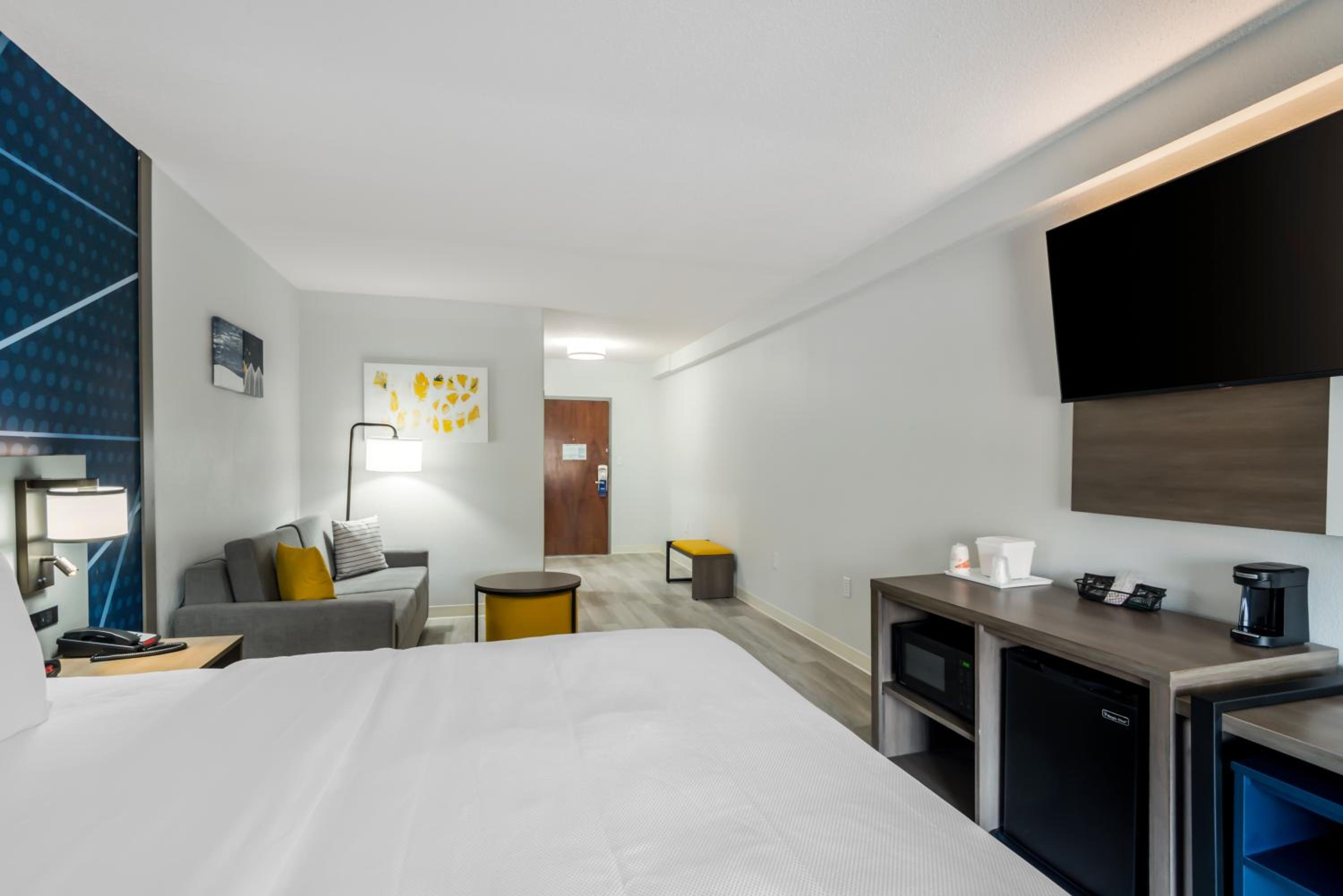 One Room Suite with Sofa bed - Non Smoking/Upper floor - Photo 1
