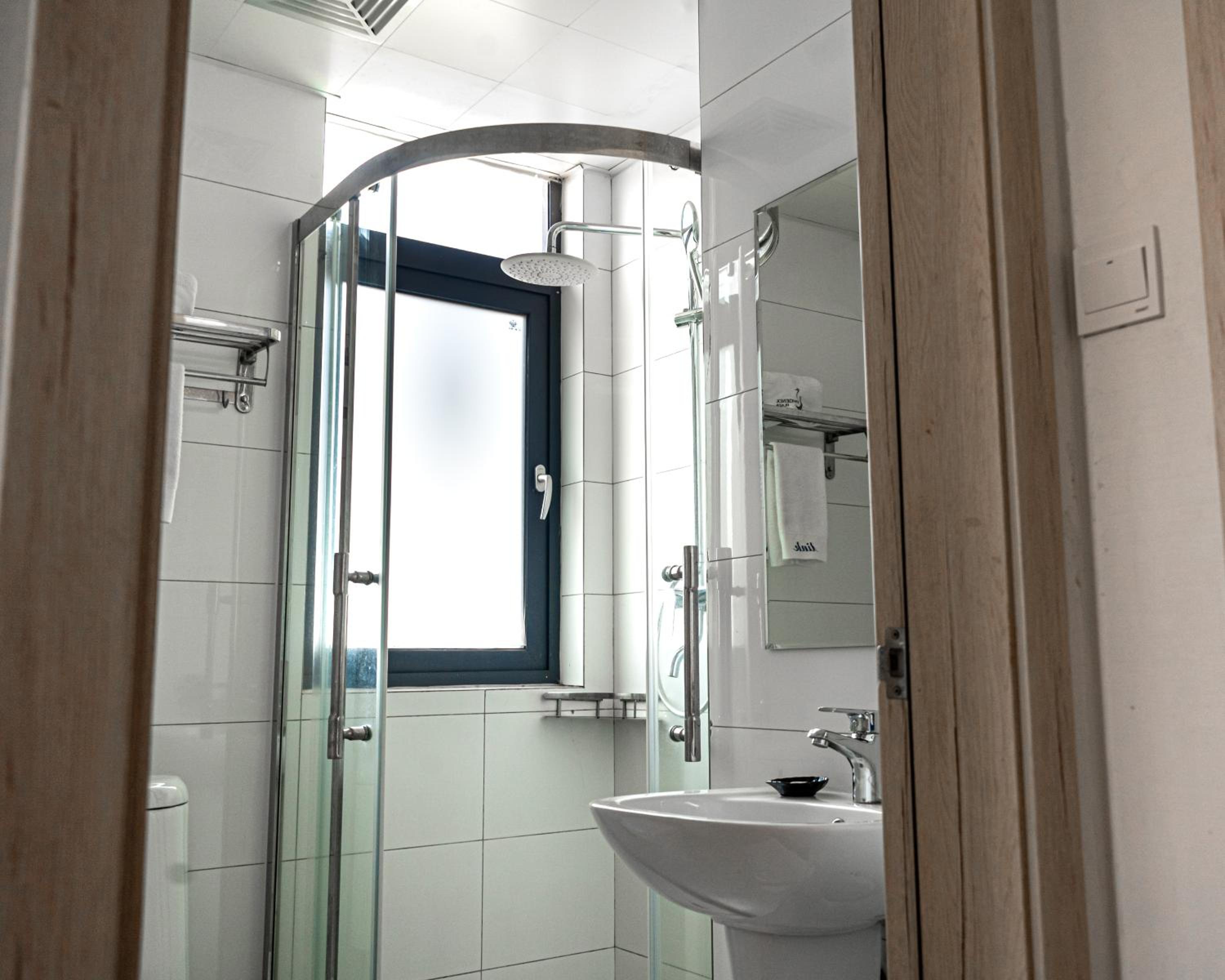 Two-Bedroom Deluxe Apartment - Photo 2