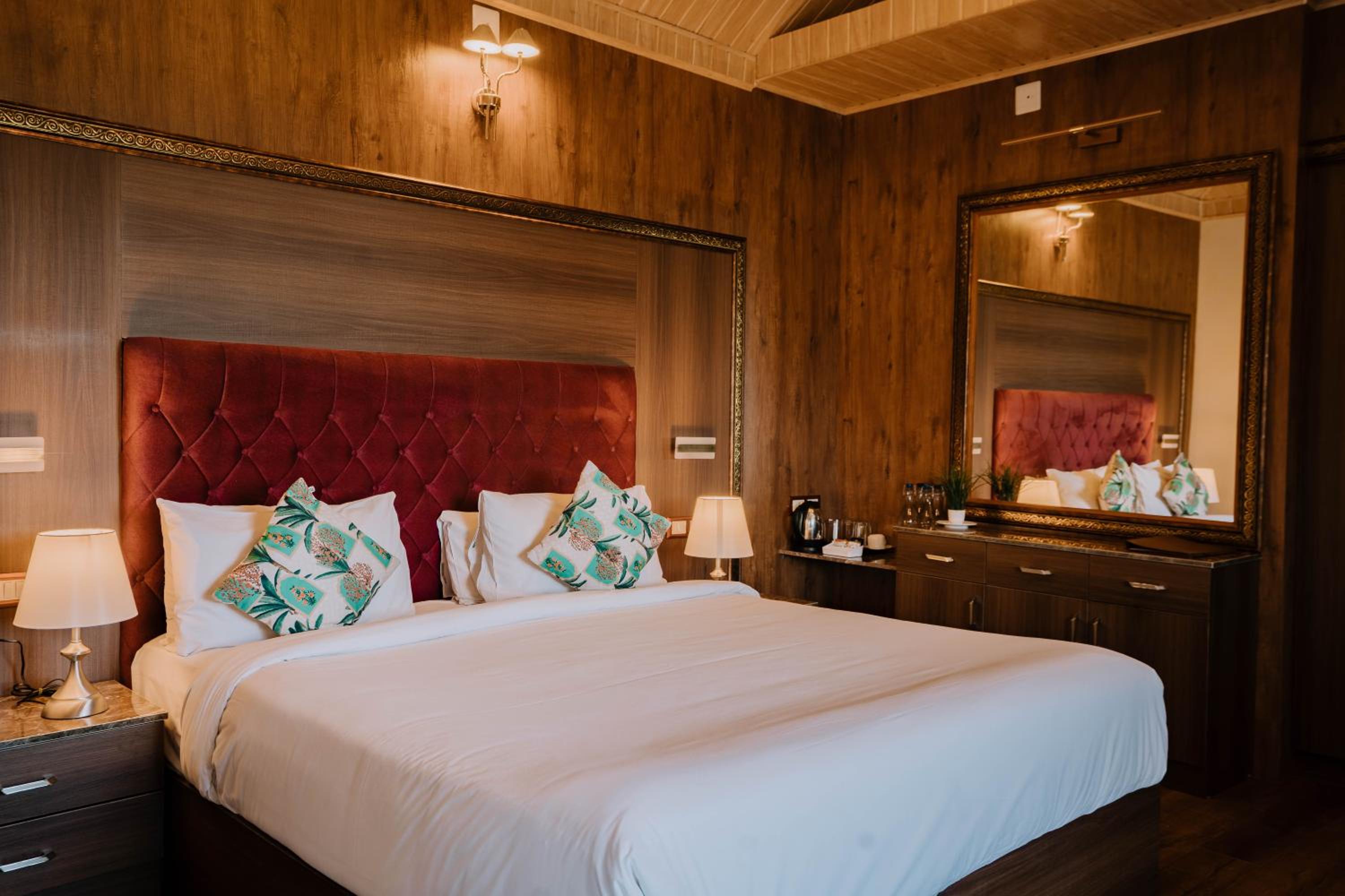 Suite with Mountain View - Photo 3