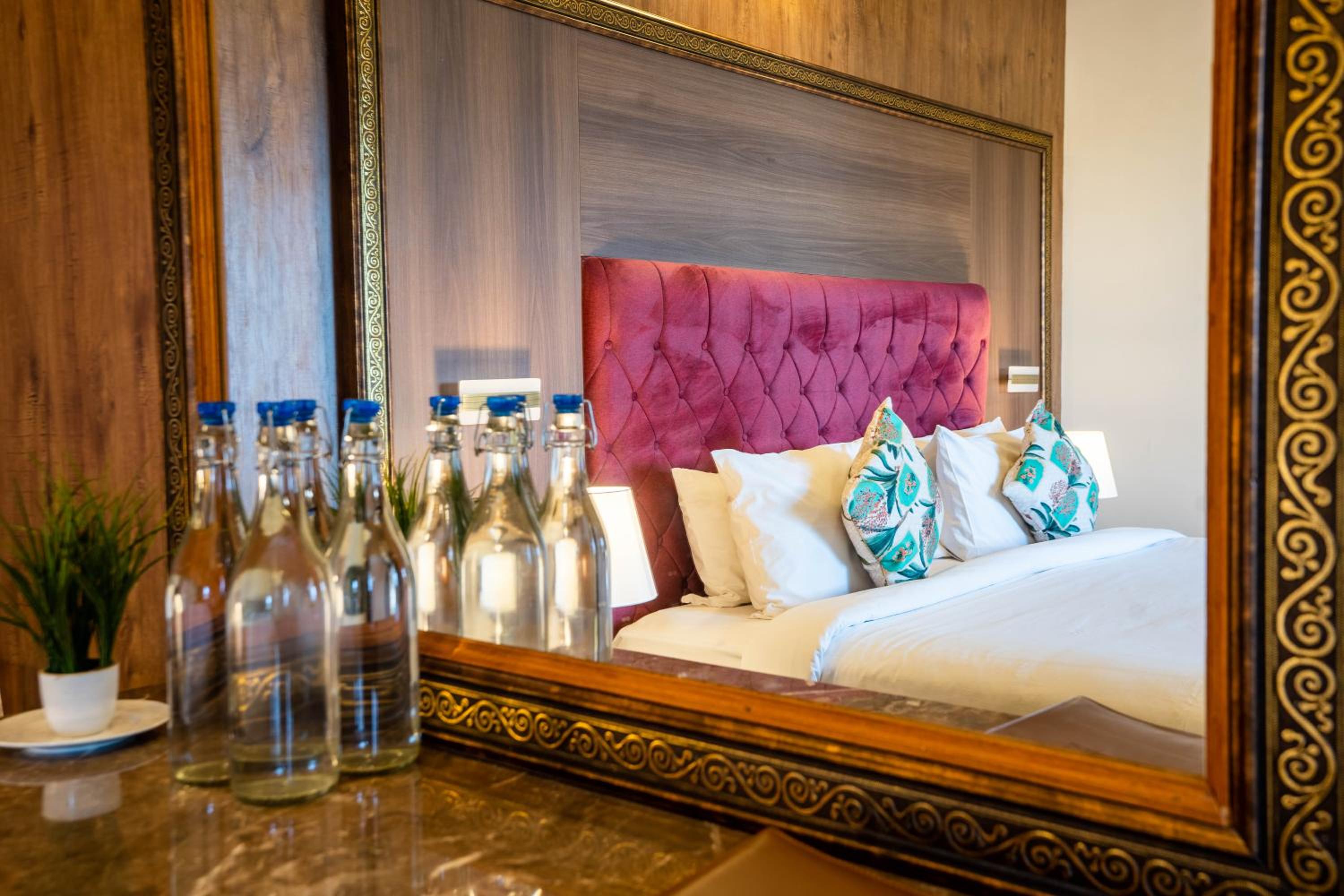 Suite with Mountain View - Photo 4