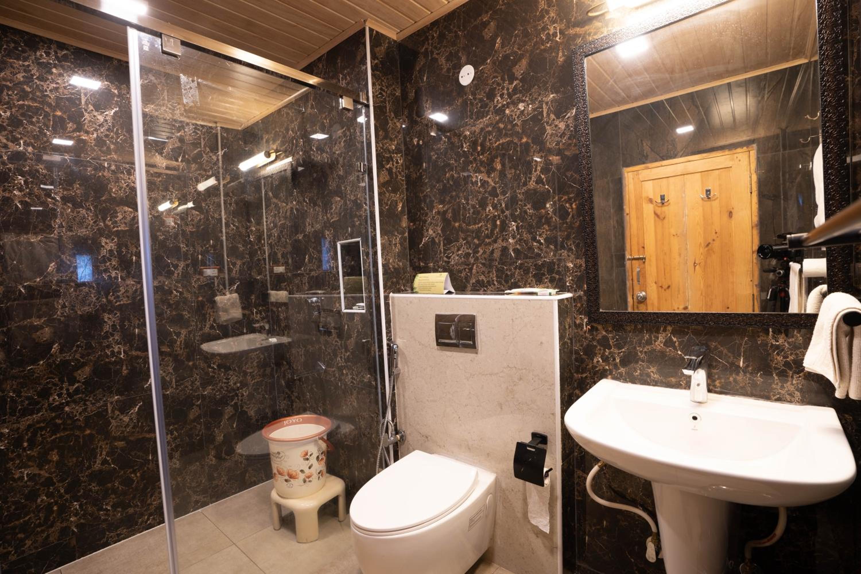 Suite with Mountain View - Photo 5