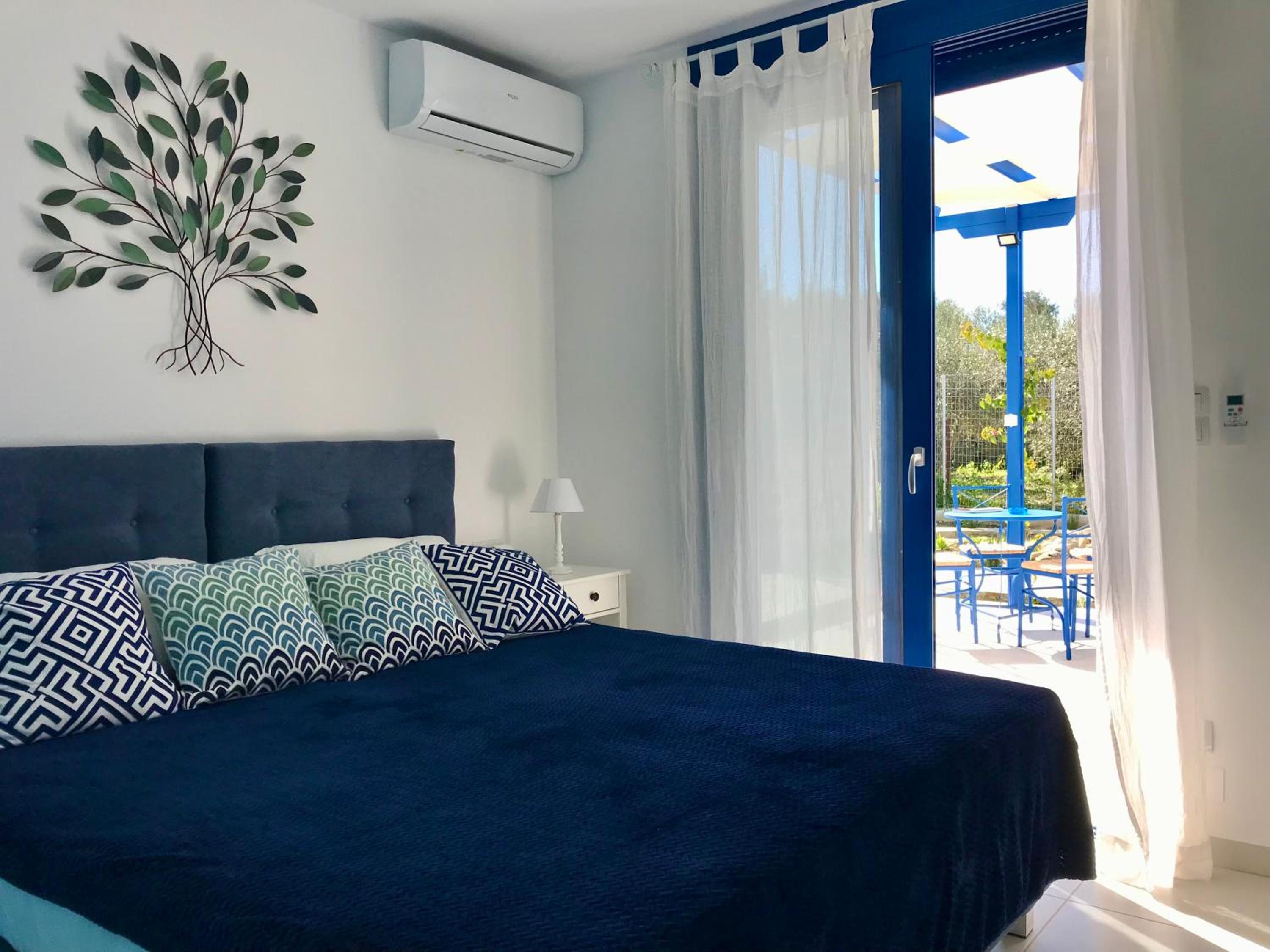 One-Bedroom House photo 1