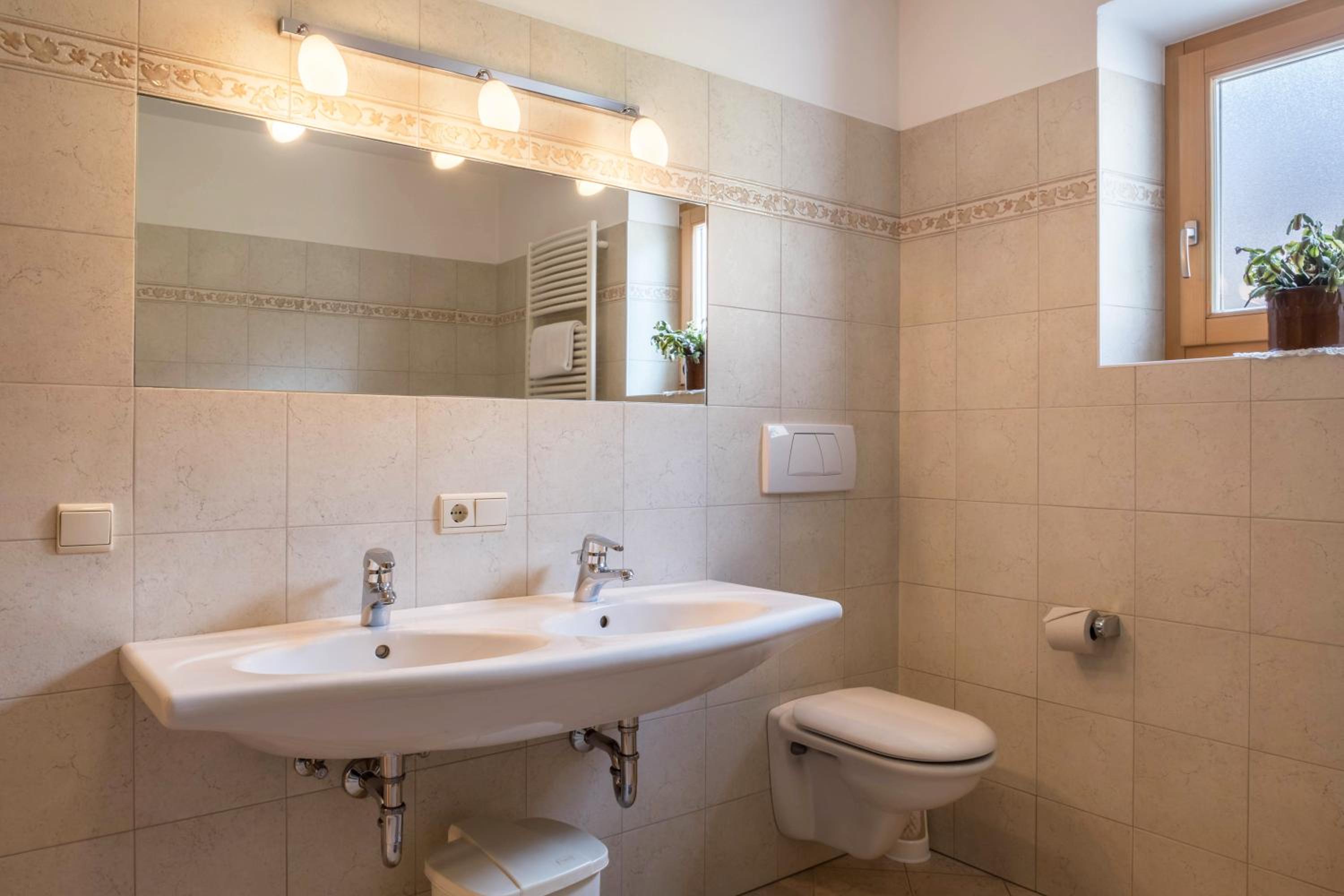 Two-Bedroom Deluxe Apartment with Balcony photo 2